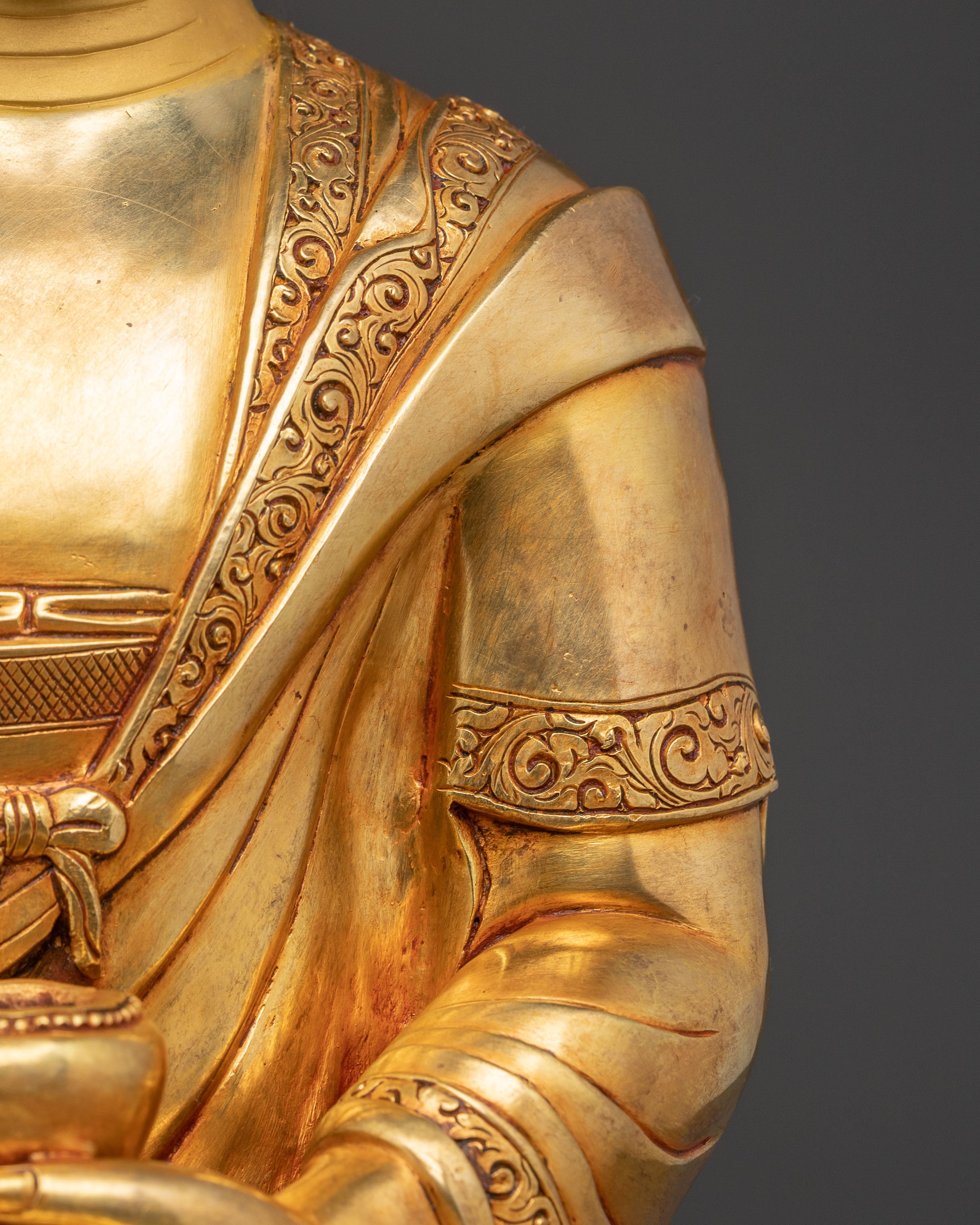 Handmade Radiant Sculpture of Buddha Shakyamuni
