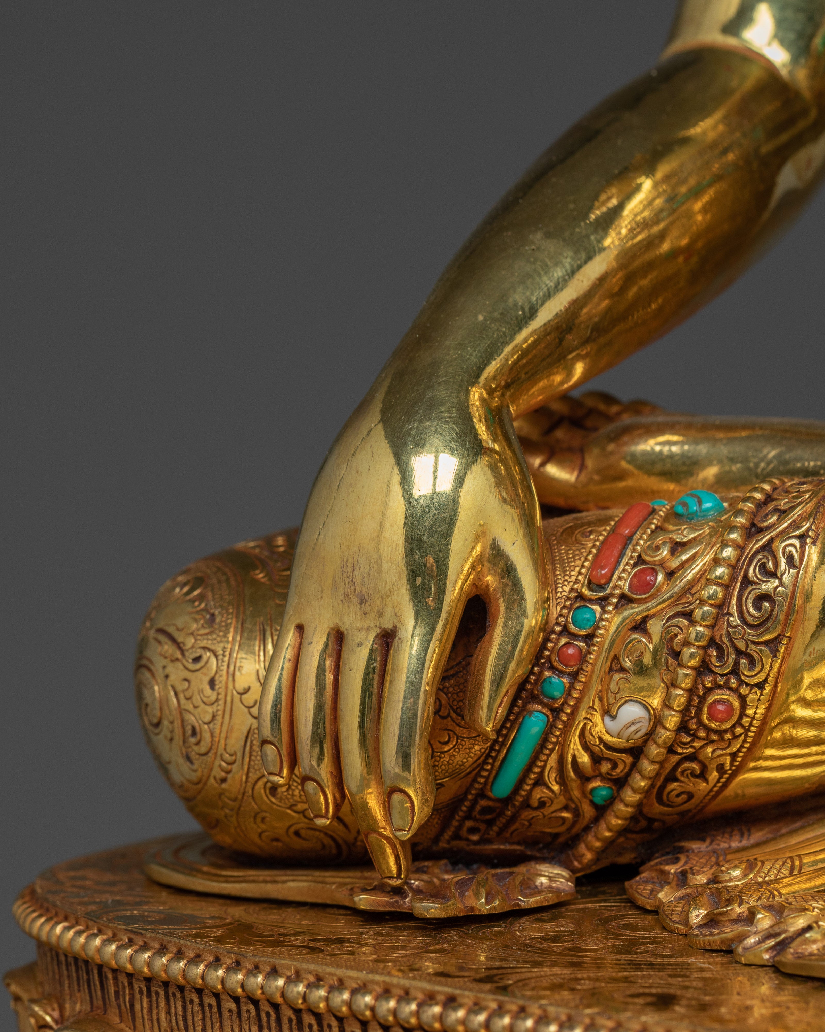 Figurine of Shakyamuni Buddha on throne | Embodying the Noble Path to Enlightenment