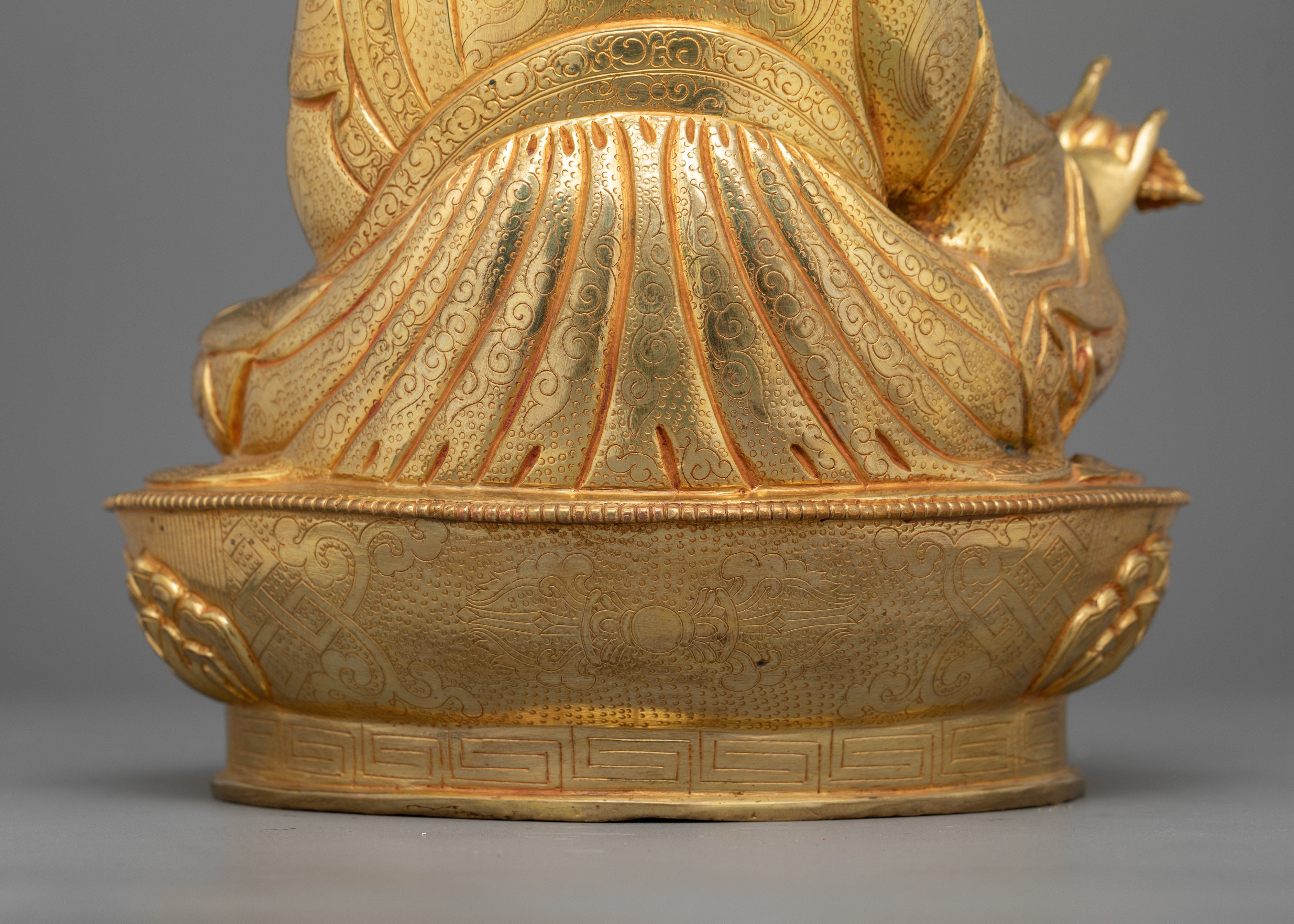 Buddhist Tantric Tibetan Guru Statue | An Enlightened Padmasambhava