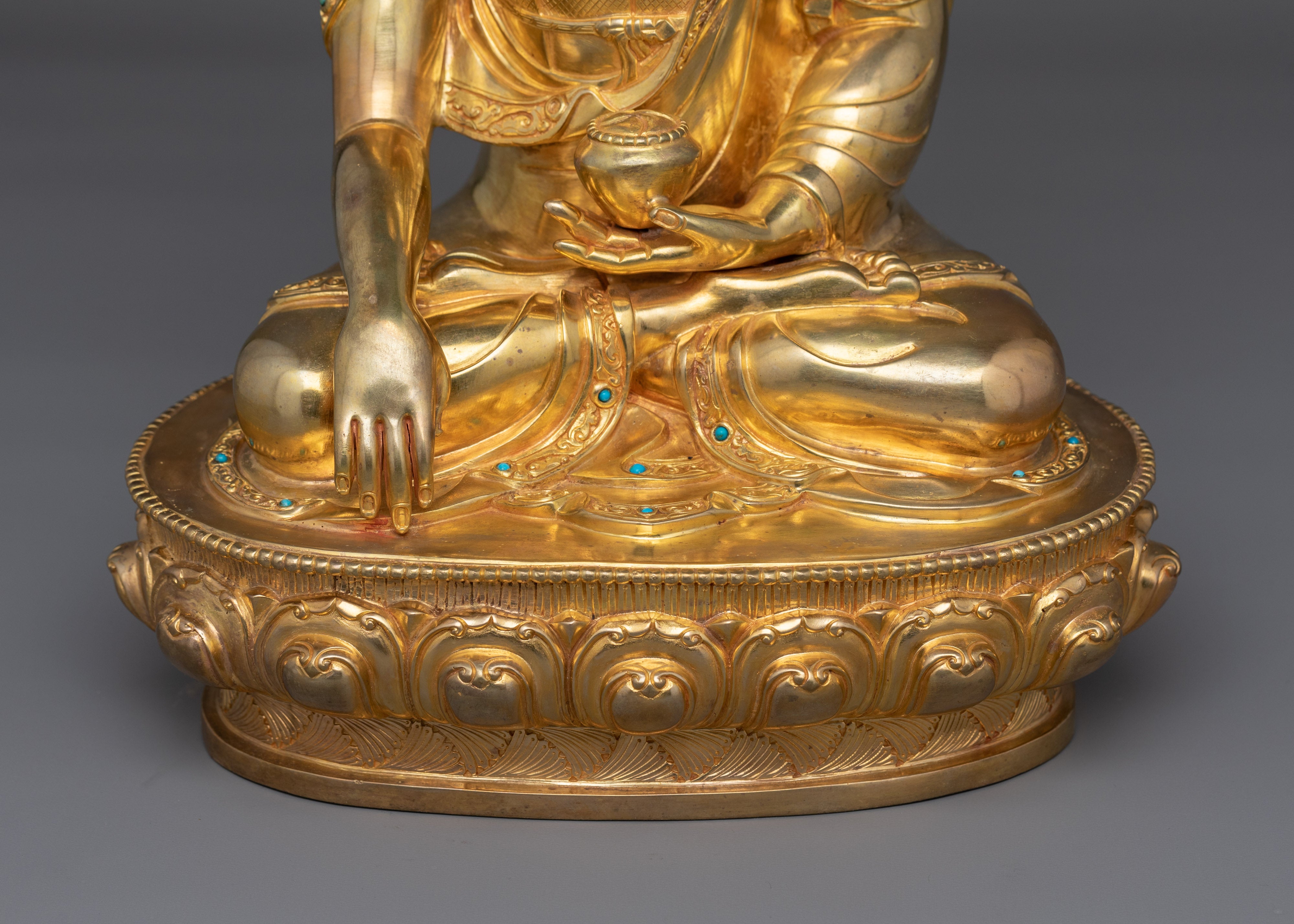 Golden Shakyamuni Buddha Decor Figurine | Symbol of Calm and Reflection