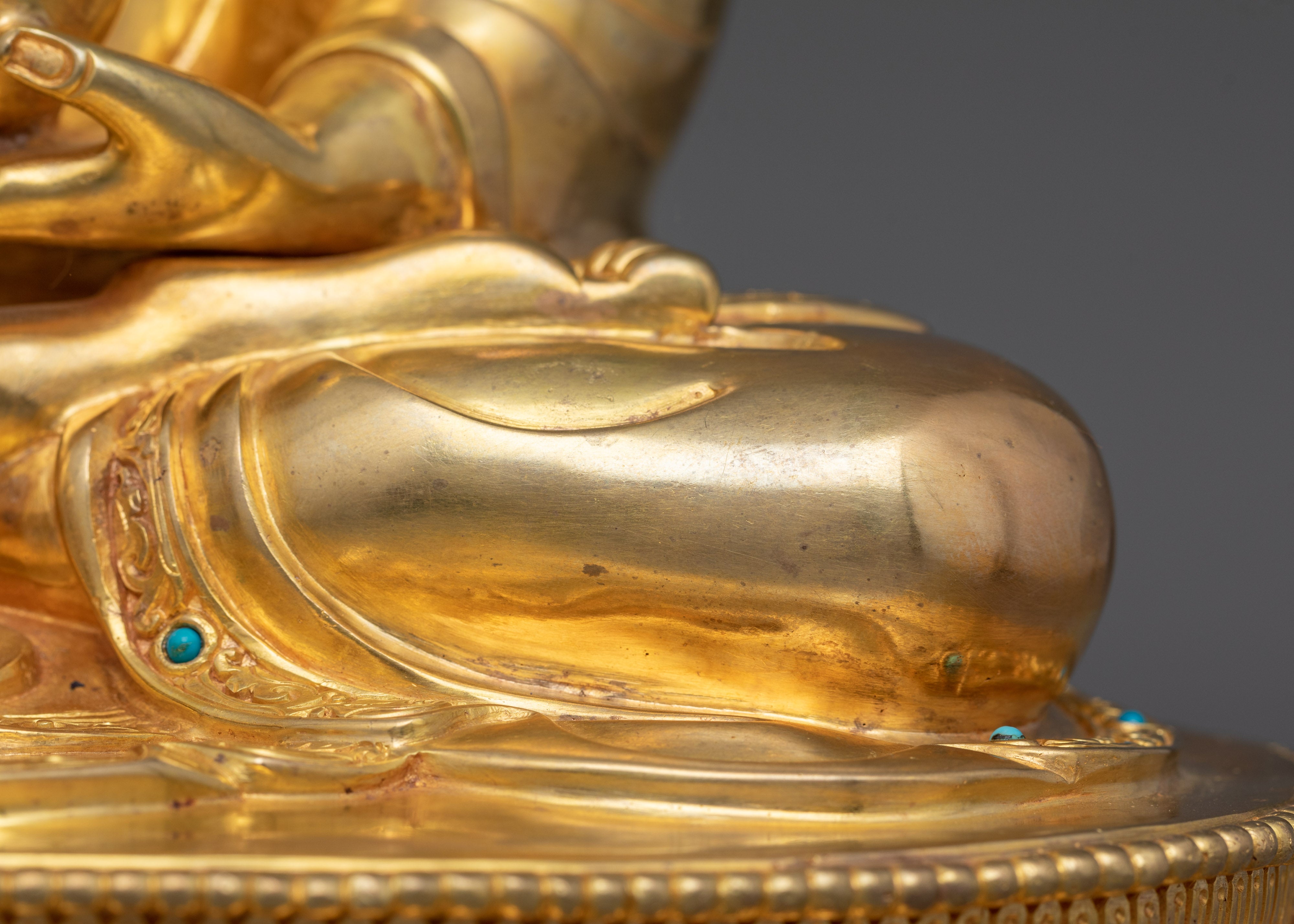 Golden Shakyamuni Buddha Decor Figurine | Symbol of Calm and Reflection