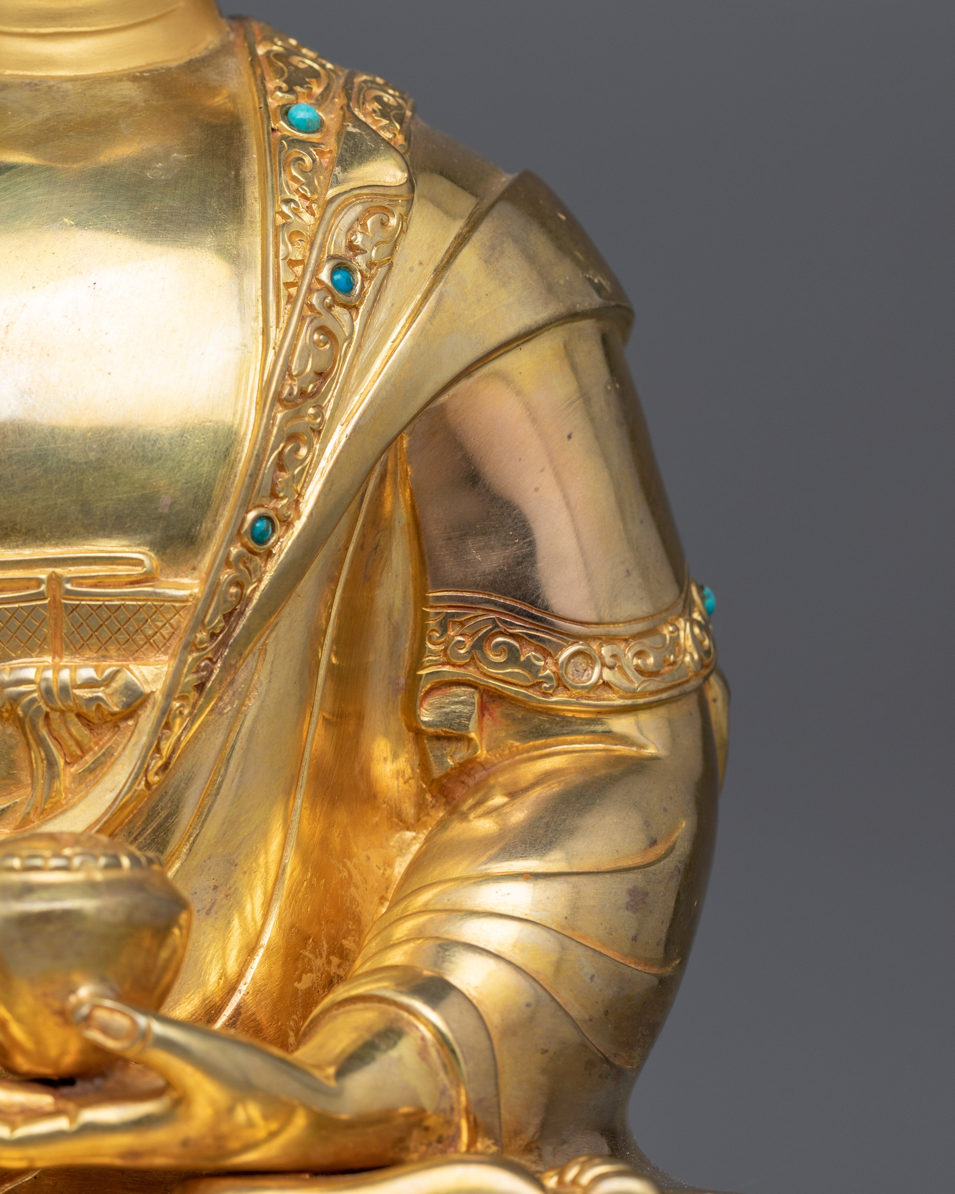 Golden Shakyamuni Buddha Decor Figurine | Symbol of Calm and Reflection