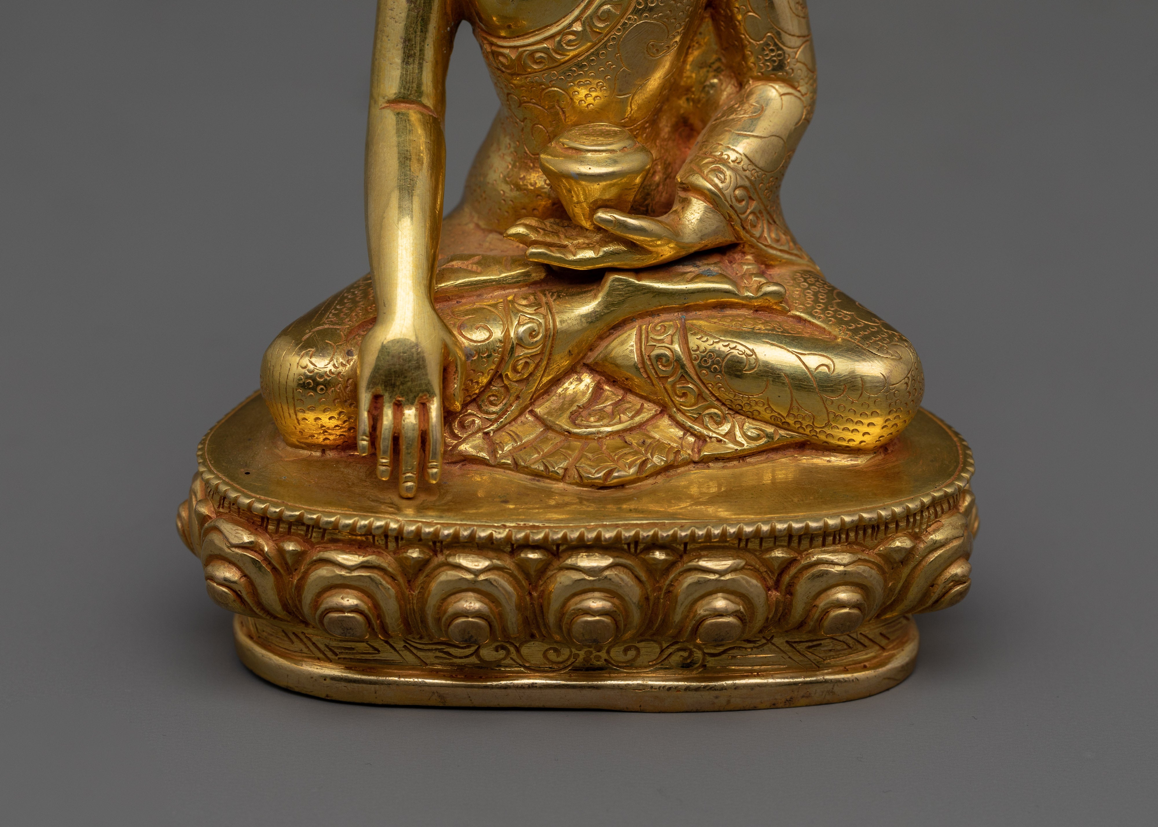 Peaceful Figurine of Shakyamuni Buddha | Prince of The Shakya clan