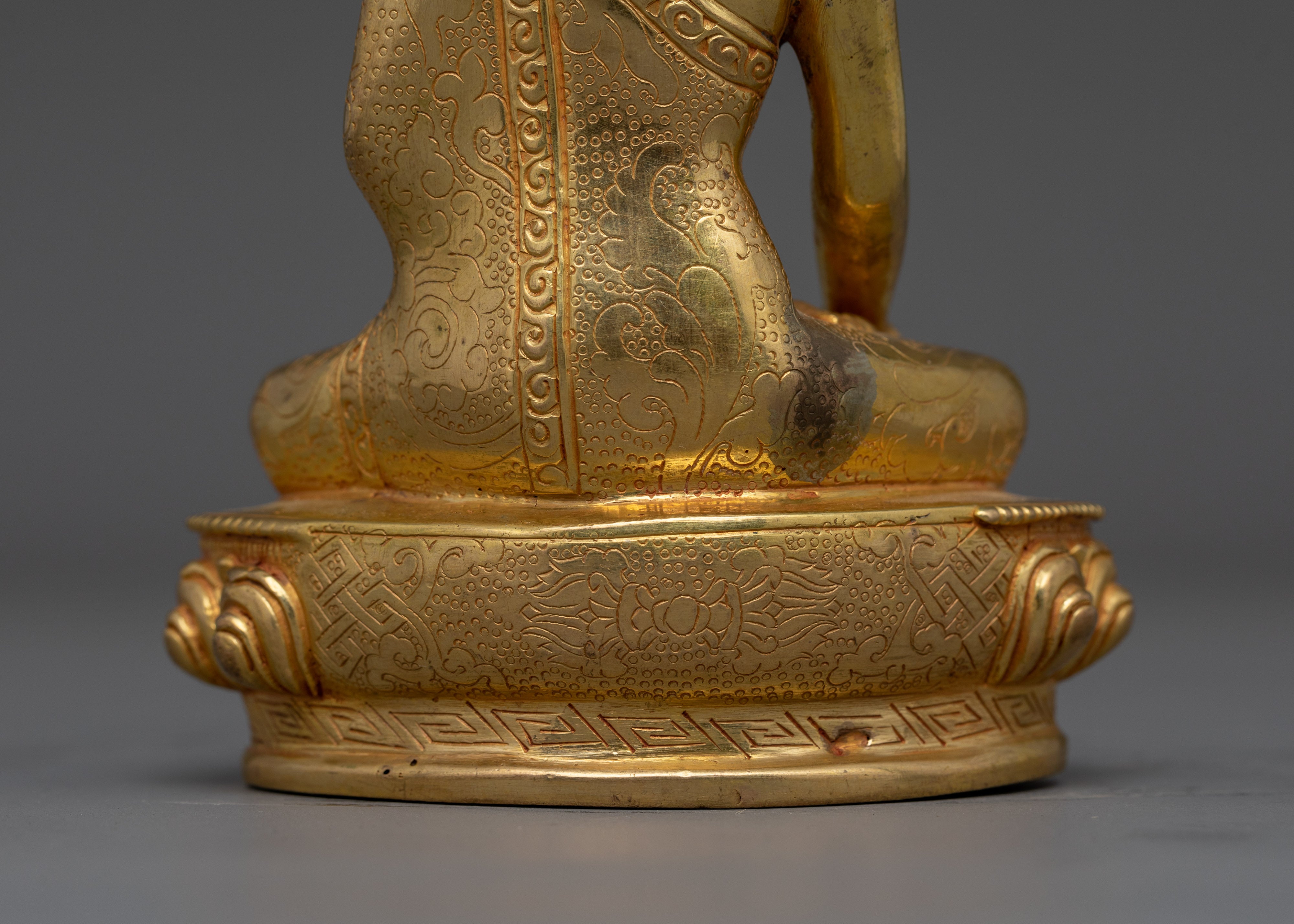 Peaceful Figurine of Shakyamuni Buddha | Prince of The Shakya clan