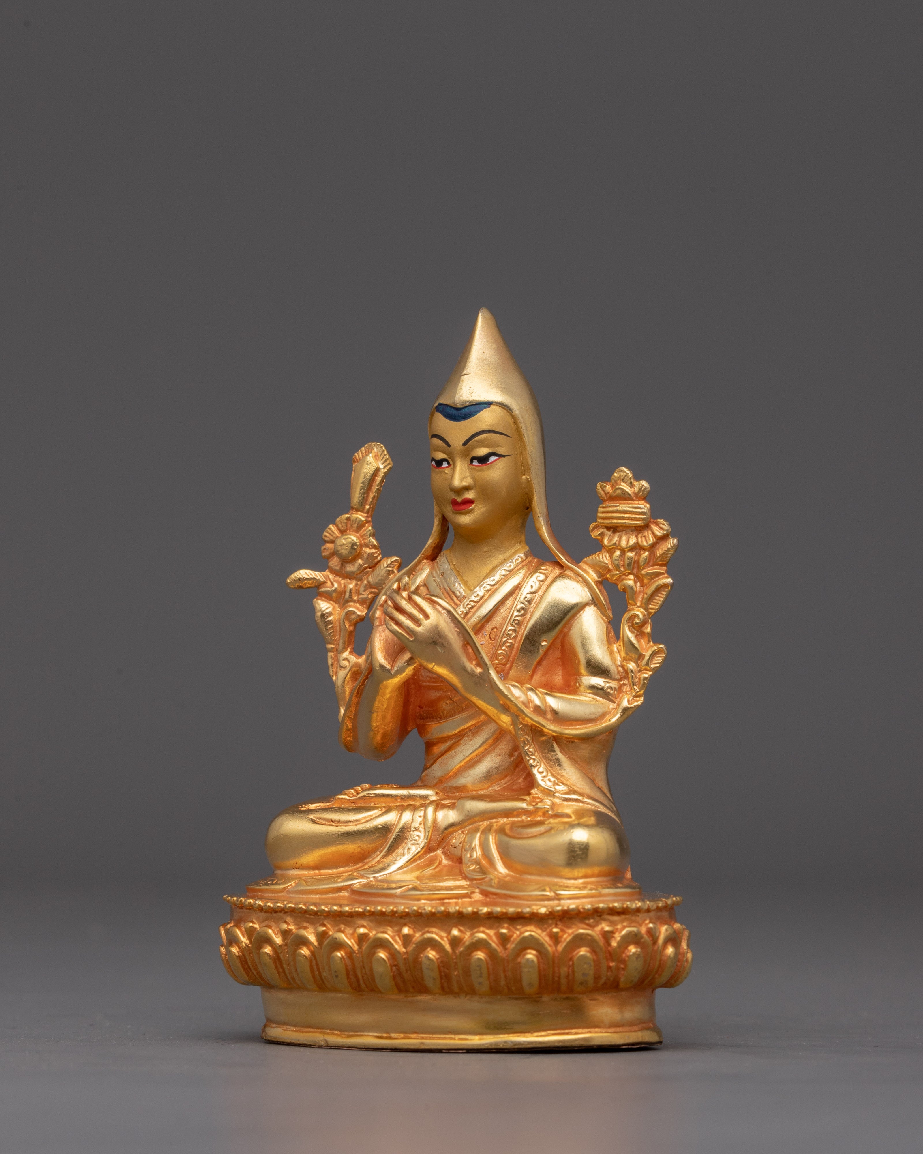 Prayer deity Tsongkhapa Sculpture | Symbol of Wisdom and Enlightenment
