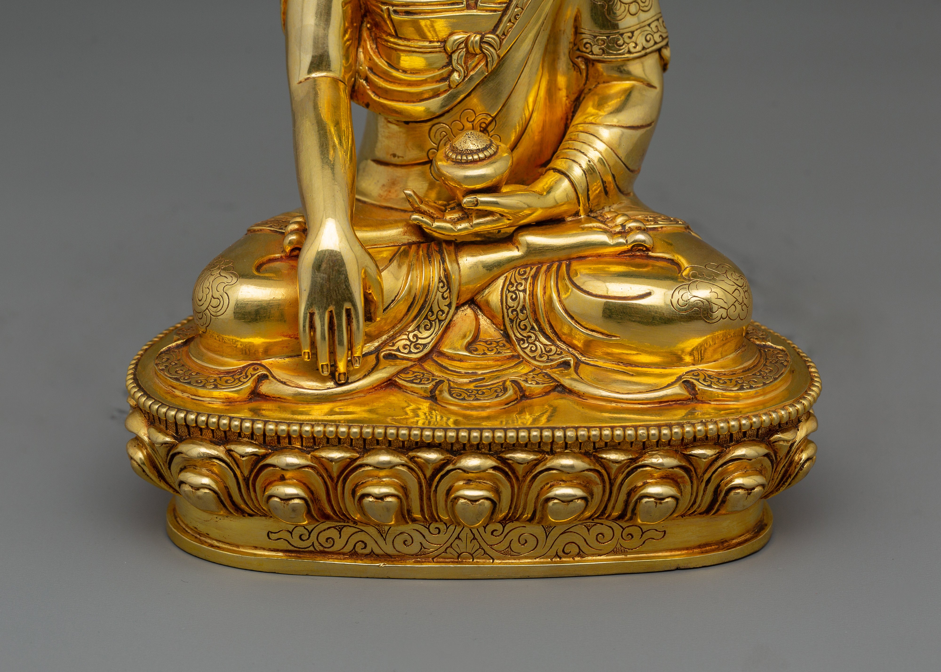 Buddhist Shakyamuni Buddha Sculpture for Peace | Guide to Spiritual Awakening