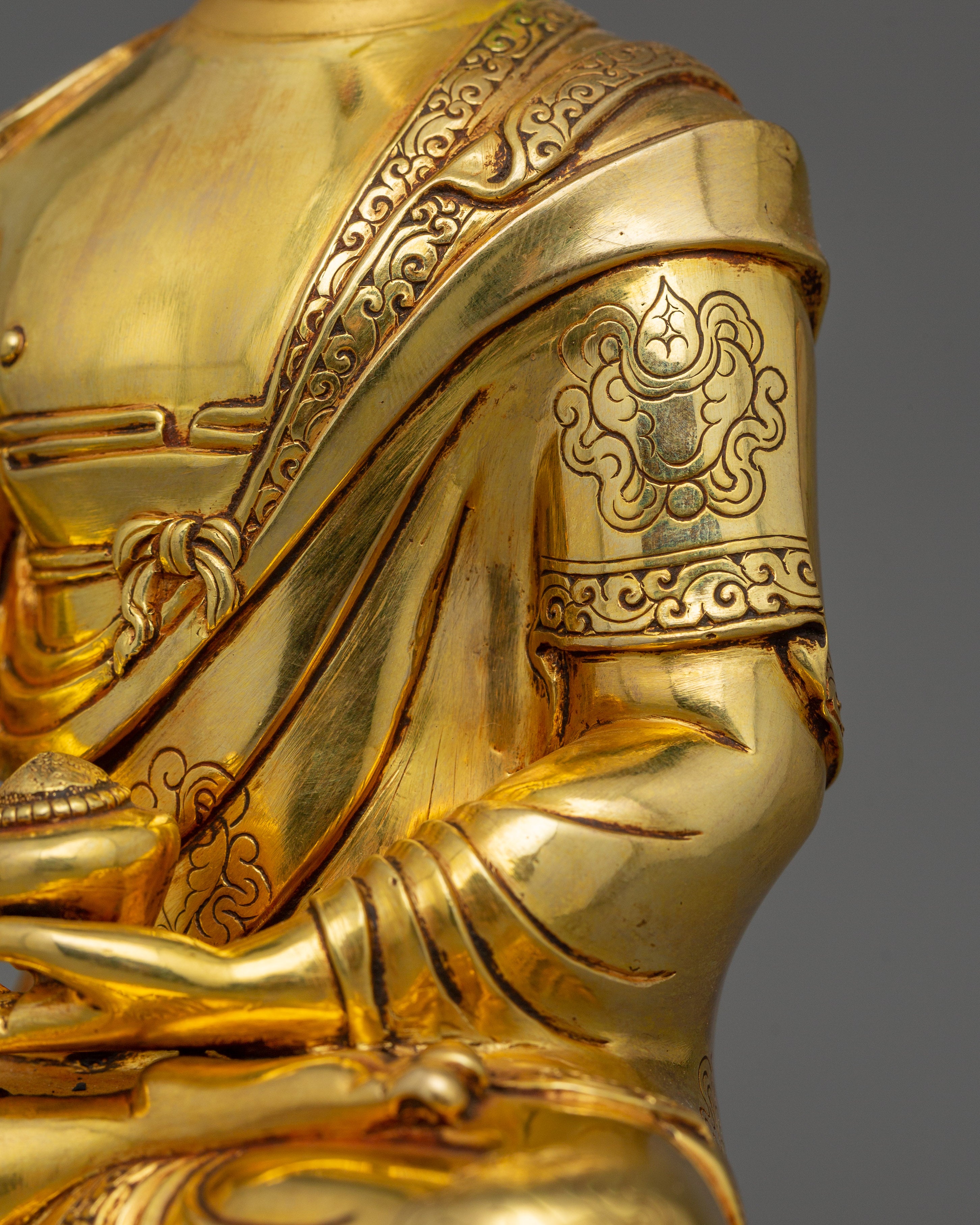 Buddhist Shakyamuni Buddha Sculpture for Peace | Guide to Spiritual Awakening