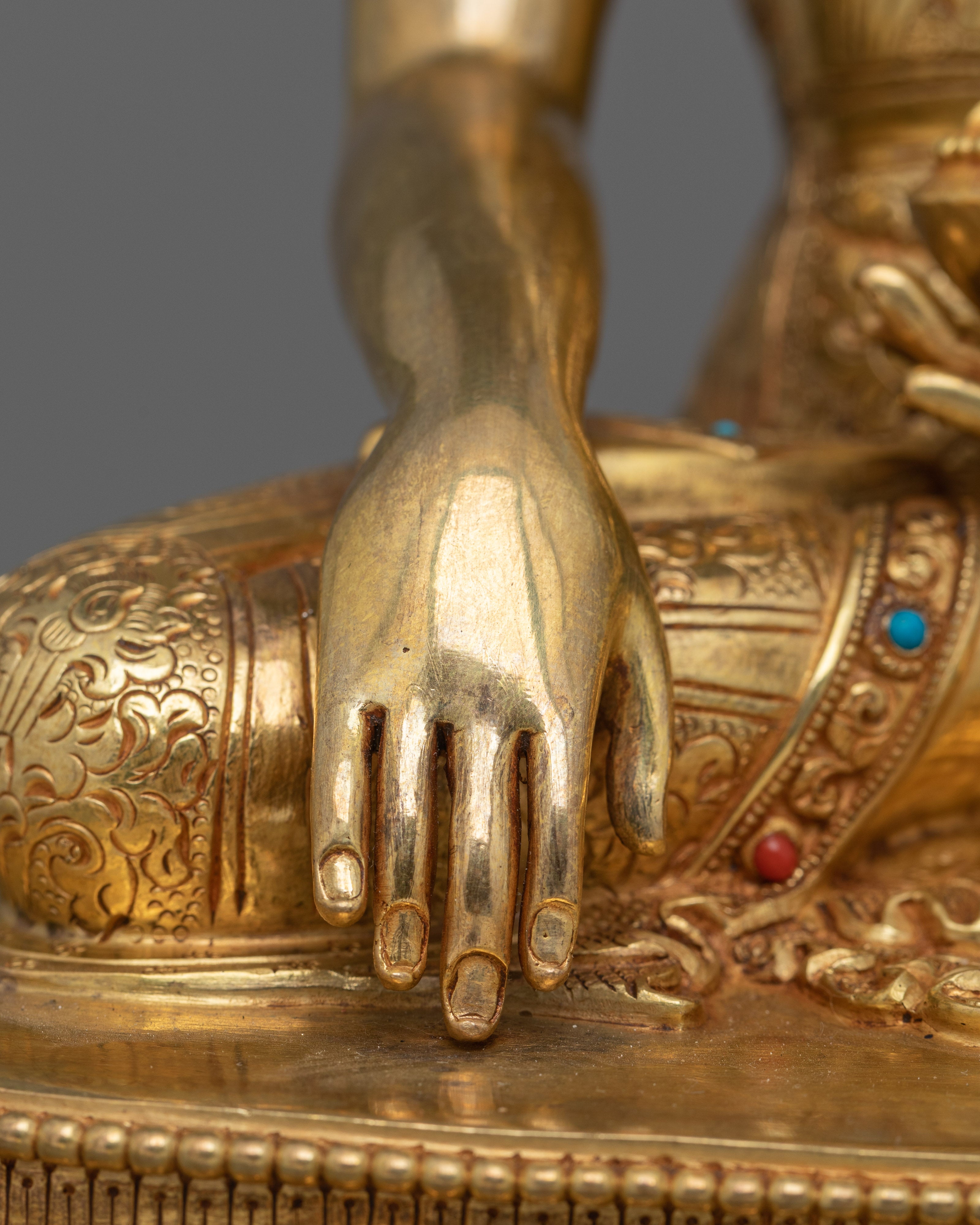 Traditional Shakyamuni Buddha with Radiant Halo | Symbol of Serenity and Inner Wisdom