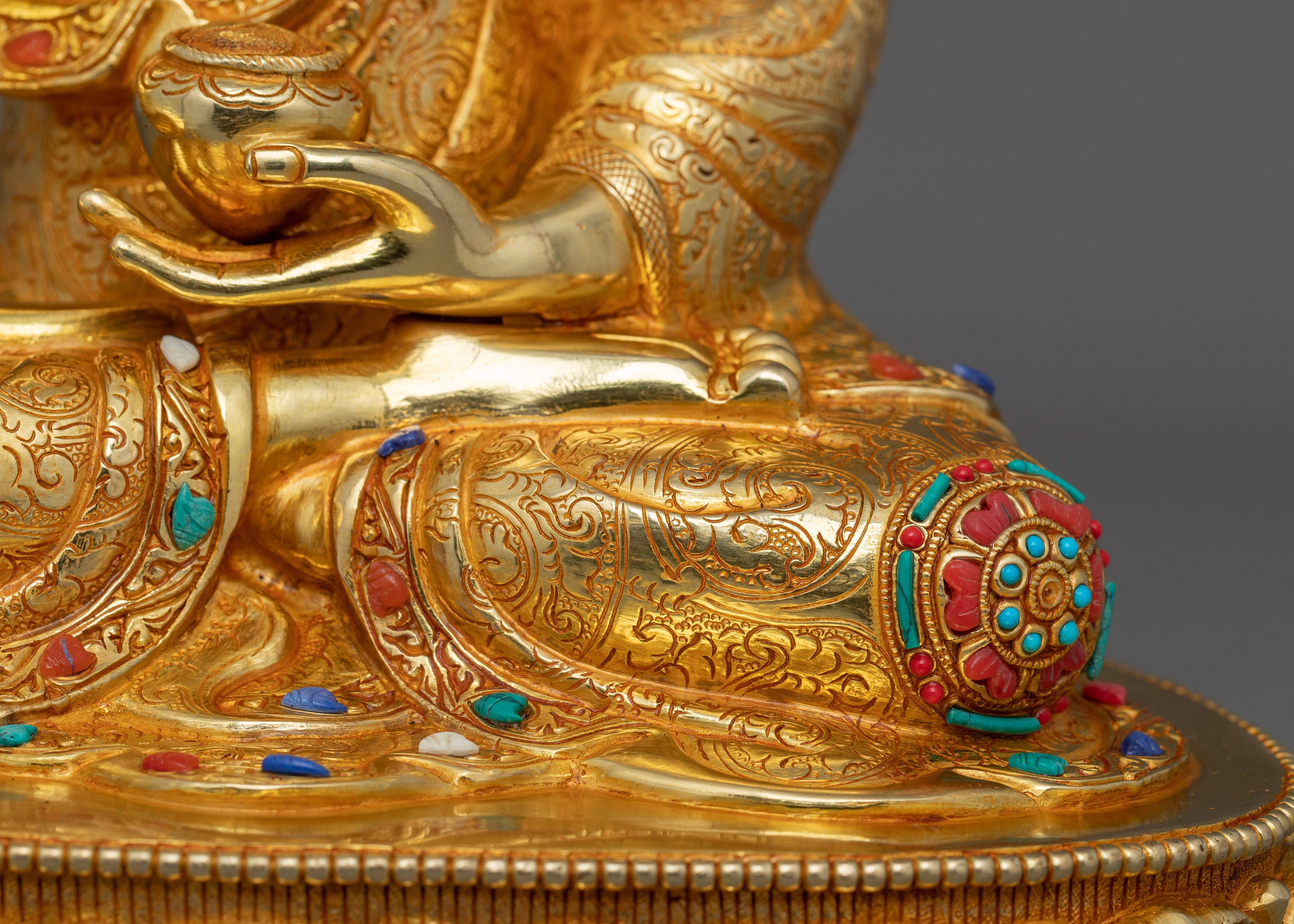 Buddhist Traditional Shakyamuni Buddha Statue | Representation of Serenity and Wisdom