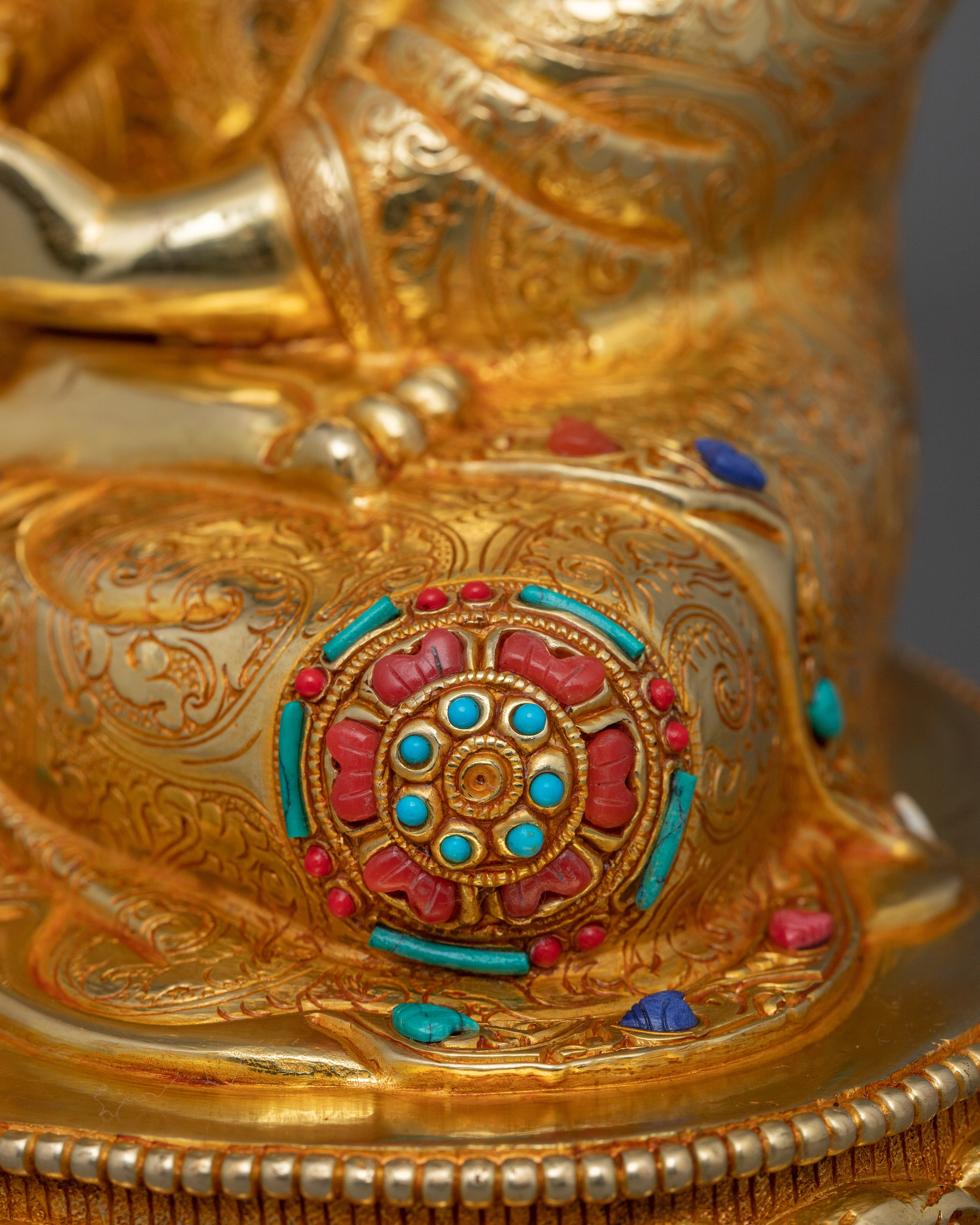 Buddhist Traditional Shakyamuni Buddha Statue | Representation of Serenity and Wisdom