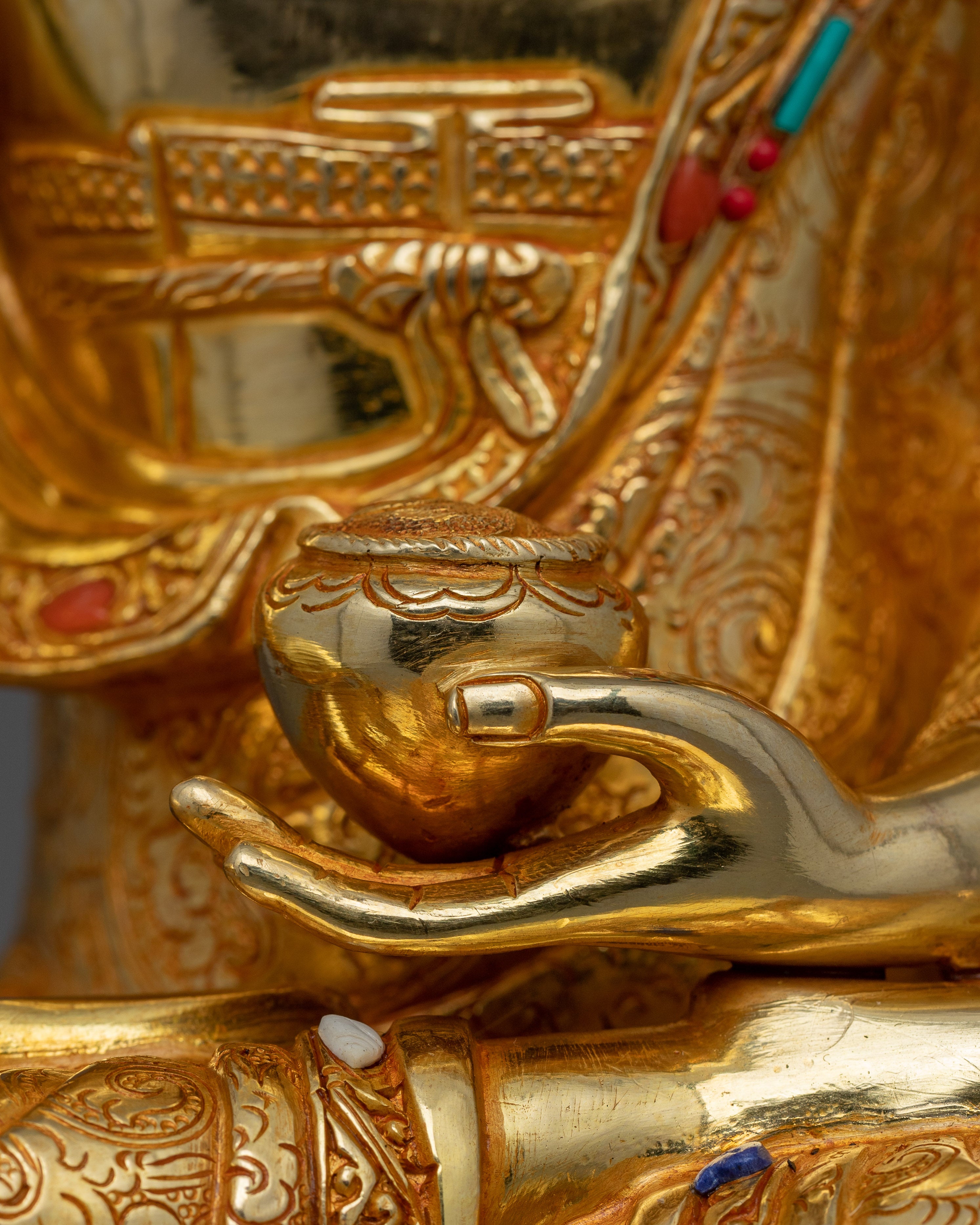 Buddhist Traditional Shakyamuni Buddha Statue | Representation of Serenity and Wisdom