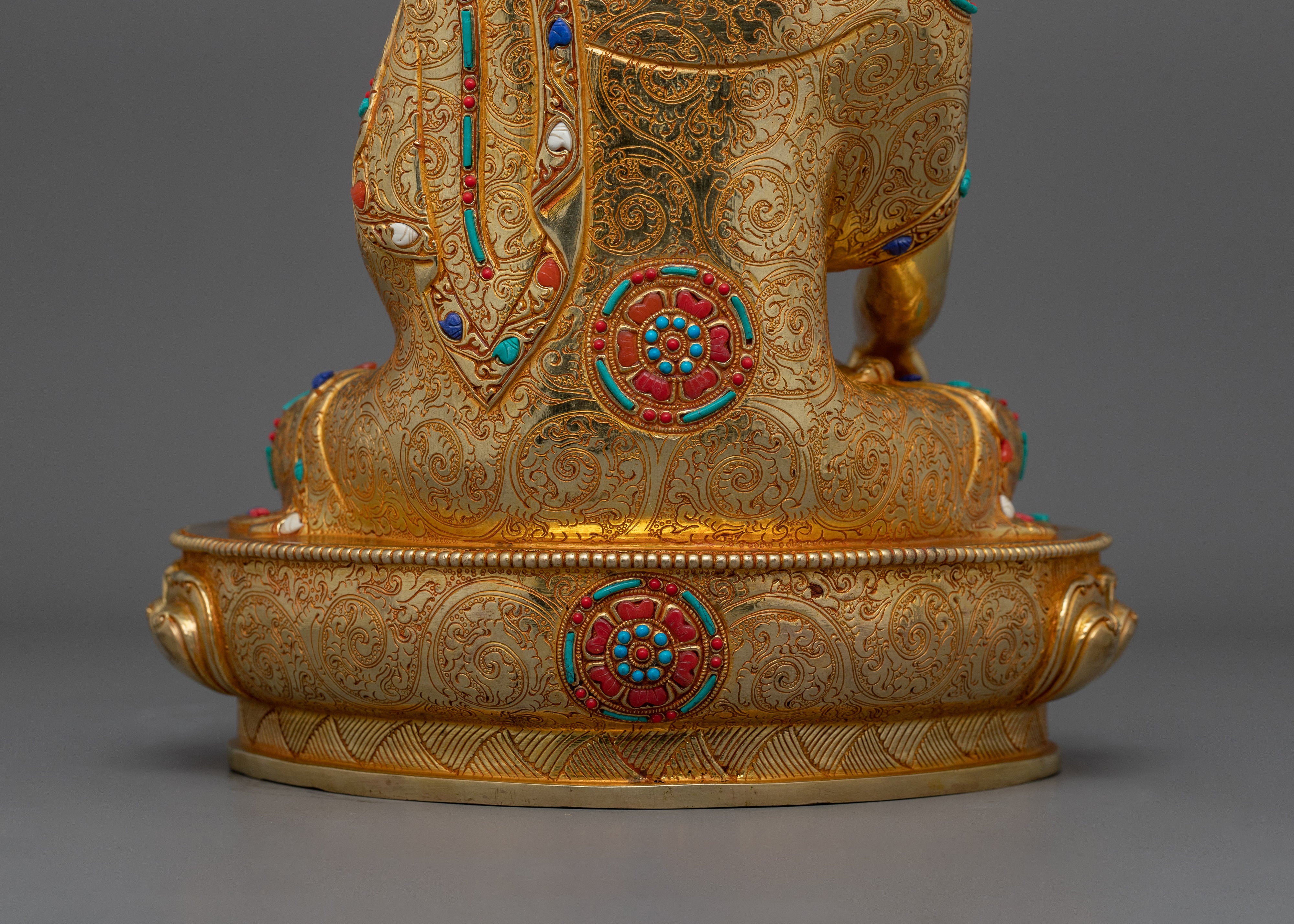 Buddhist Traditional Shakyamuni Buddha Statue | Representation of Serenity and Wisdom