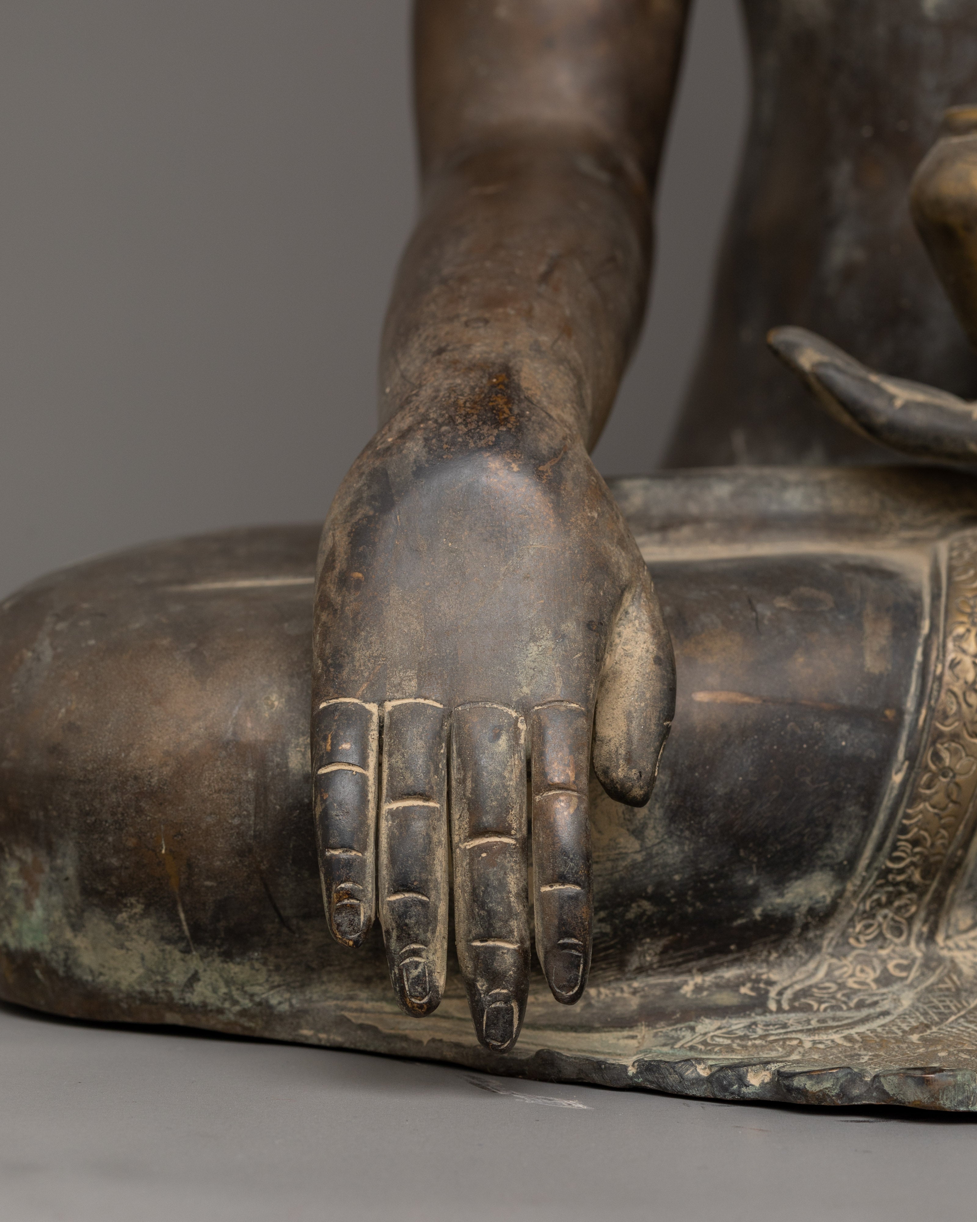 18.1 Inch Shakyamuni Buddha Statue | Guide to Spiritual Awakening