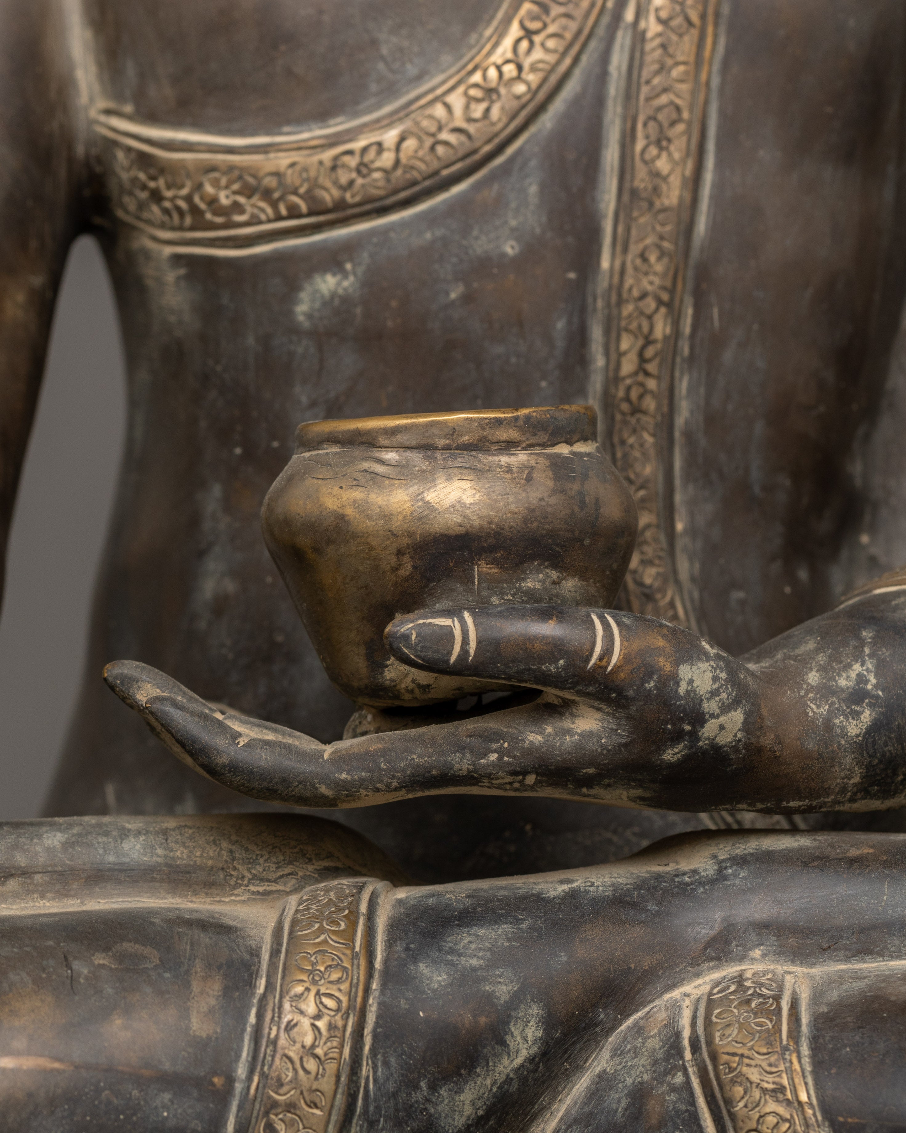 18.1 Inch Shakyamuni Buddha Statue | Guide to Spiritual Awakening