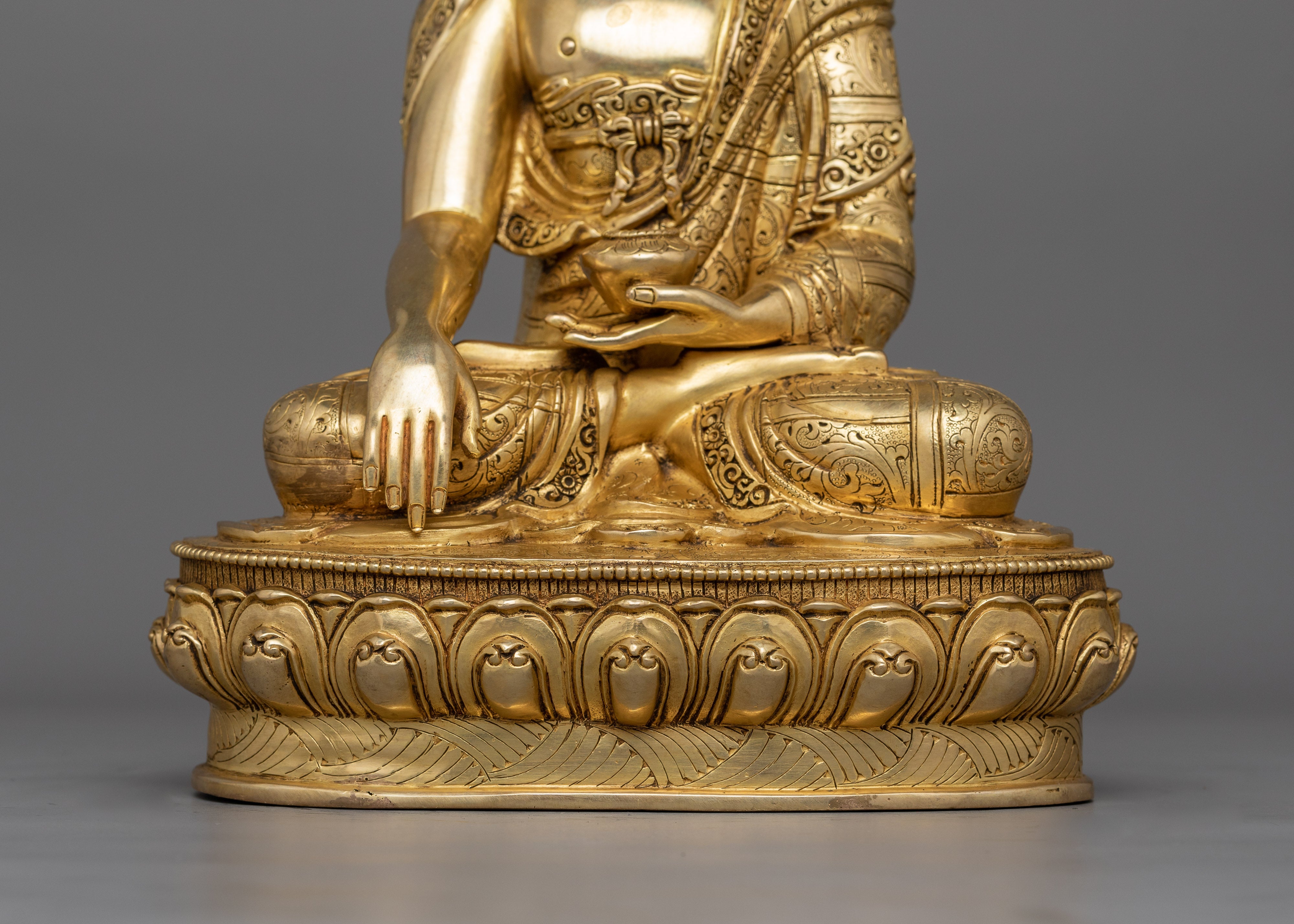 Shakyamuni Buddha Statue for Mindfulness Practice | Ideal for Meditation and Altar Spaces