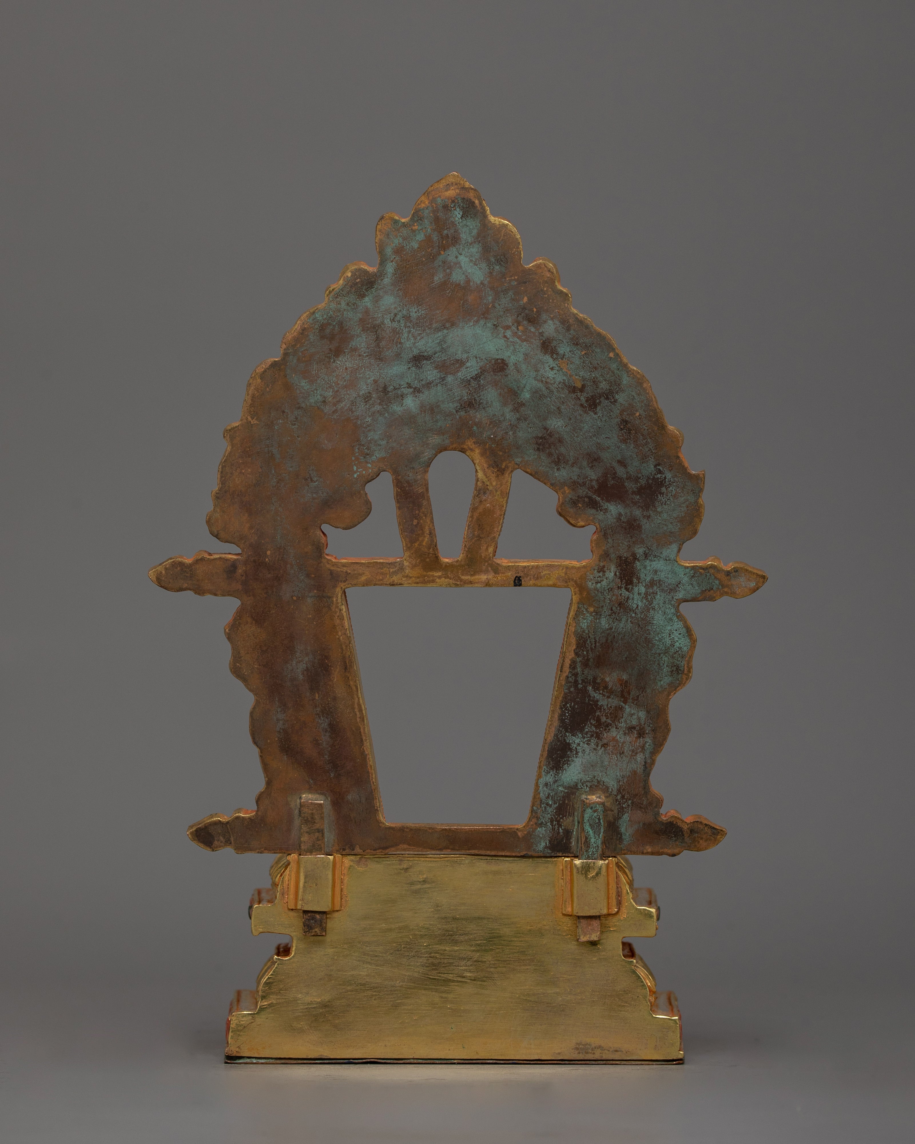 throne-for-statue