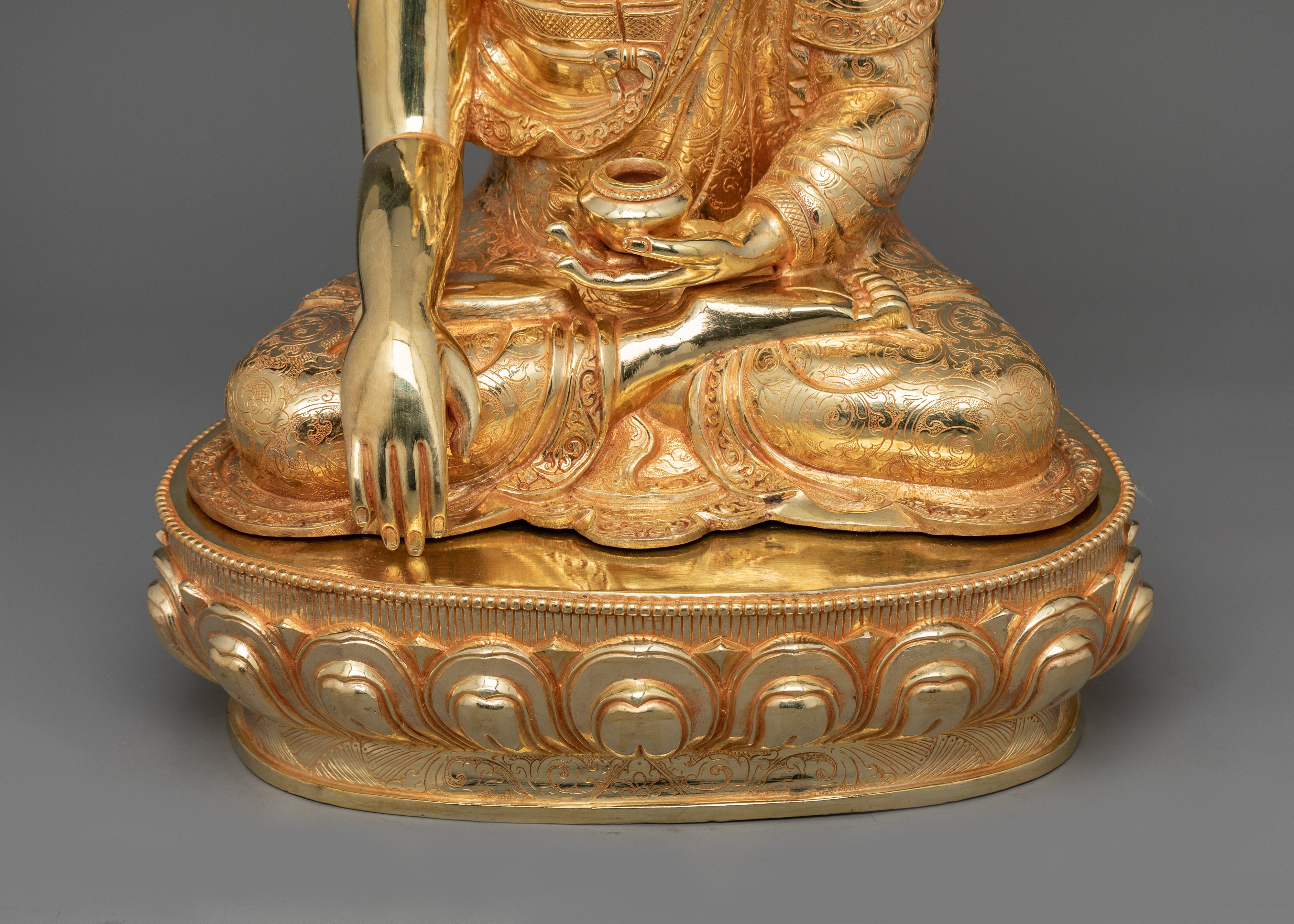 Enlightened Buddha Shakyamuni for Altar | Symbol of Serenity and Inner Wisdom