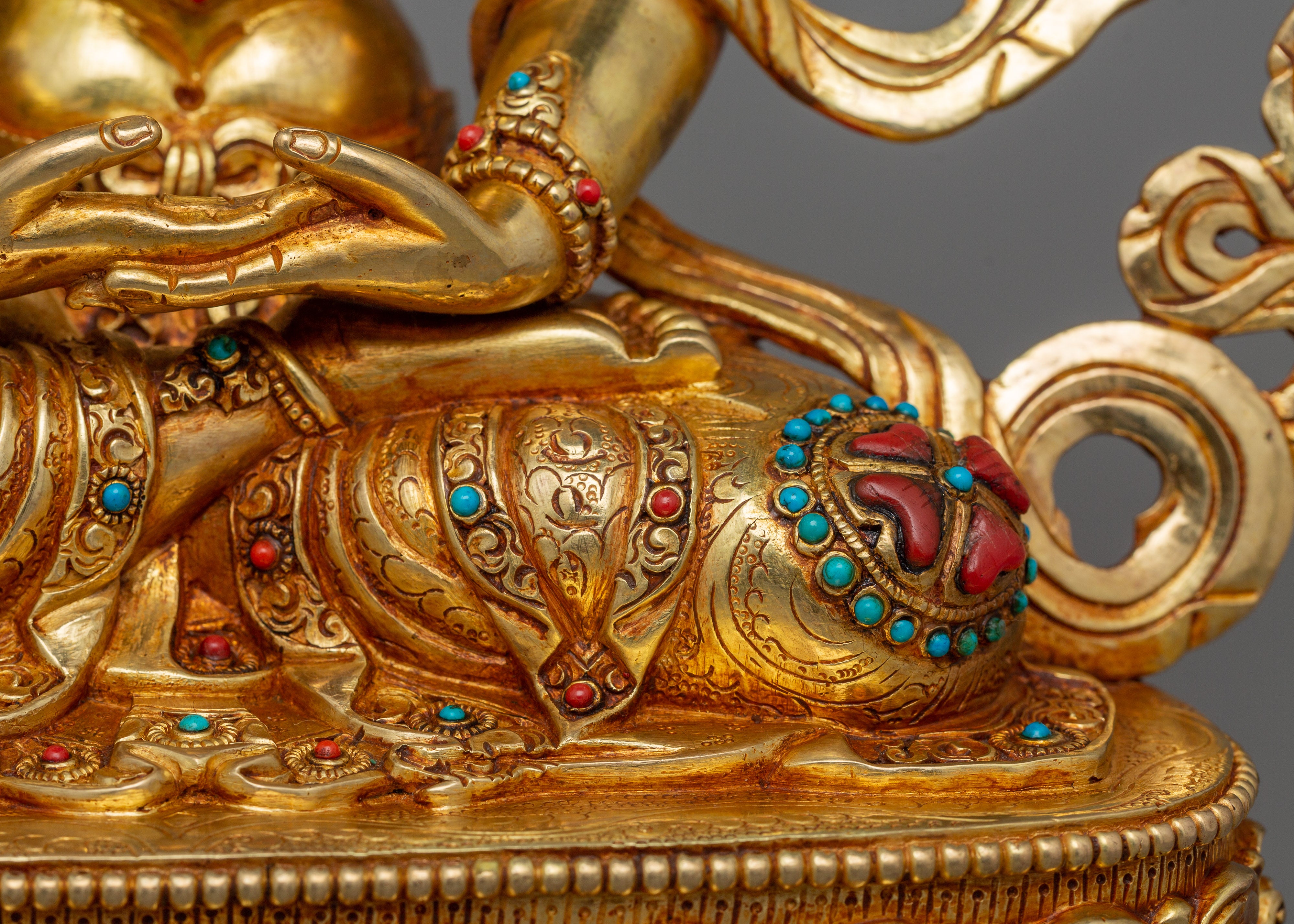 Boddhisattva Prajnaparamita Statue With Beautiful Halo | Tibetan Buddhism Artwork