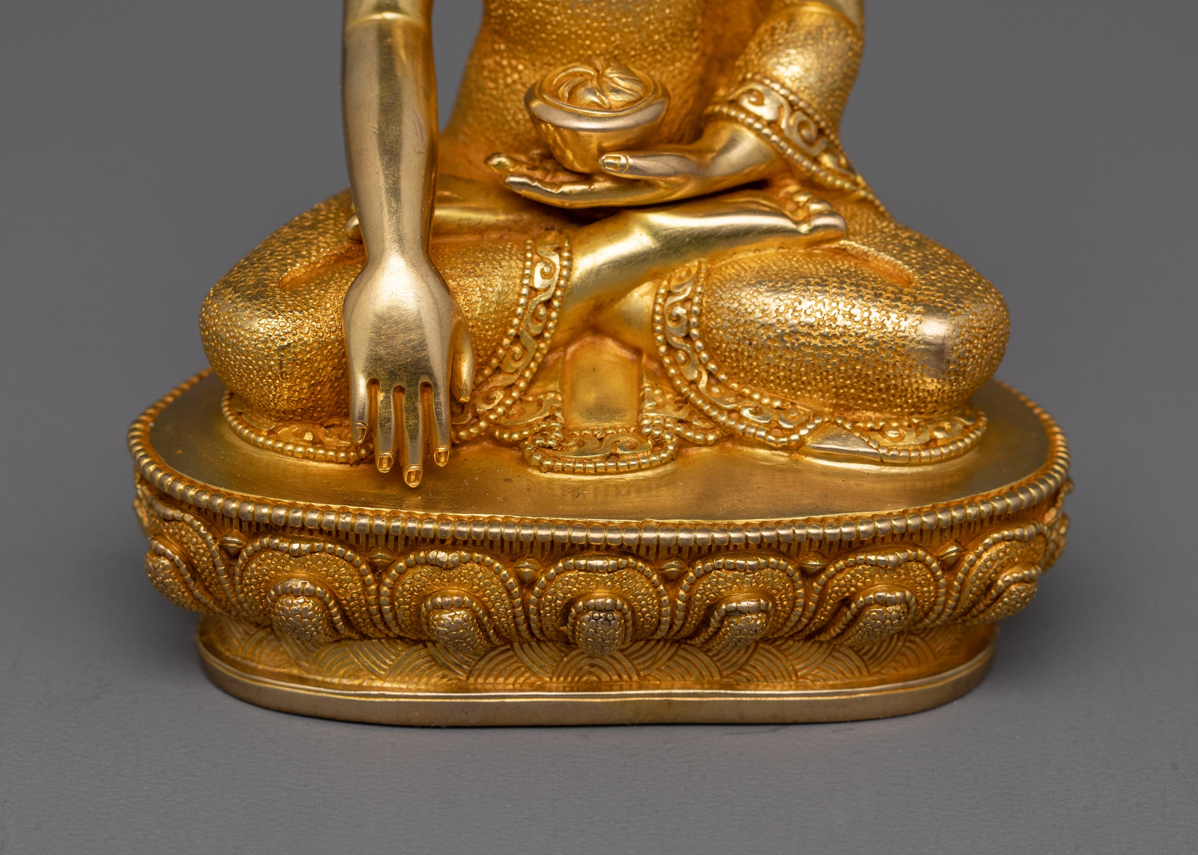 Shakyamuni Buddha Spiritual Awakening Statue | 24k Gold Gilded Sculpture