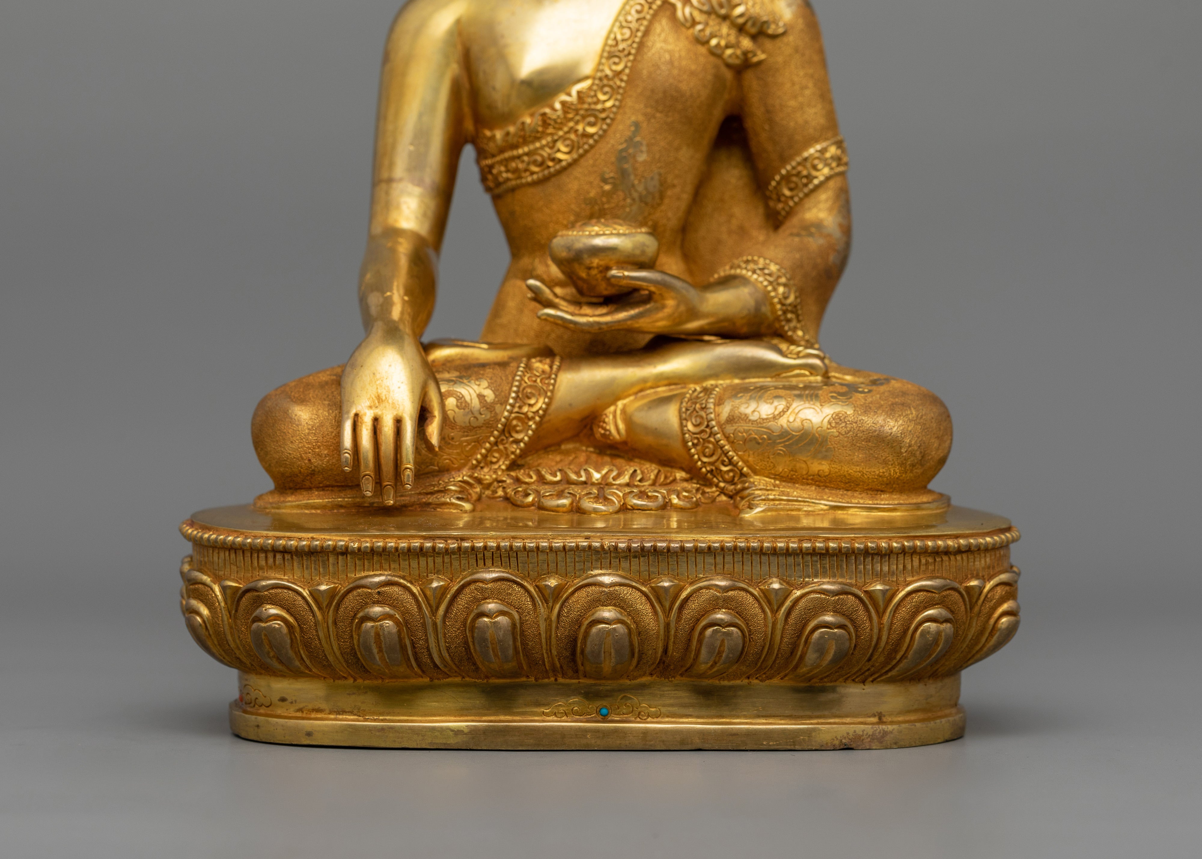 Meditating Buddha Shakyamuni Statue | Symbol of mindfulness practice