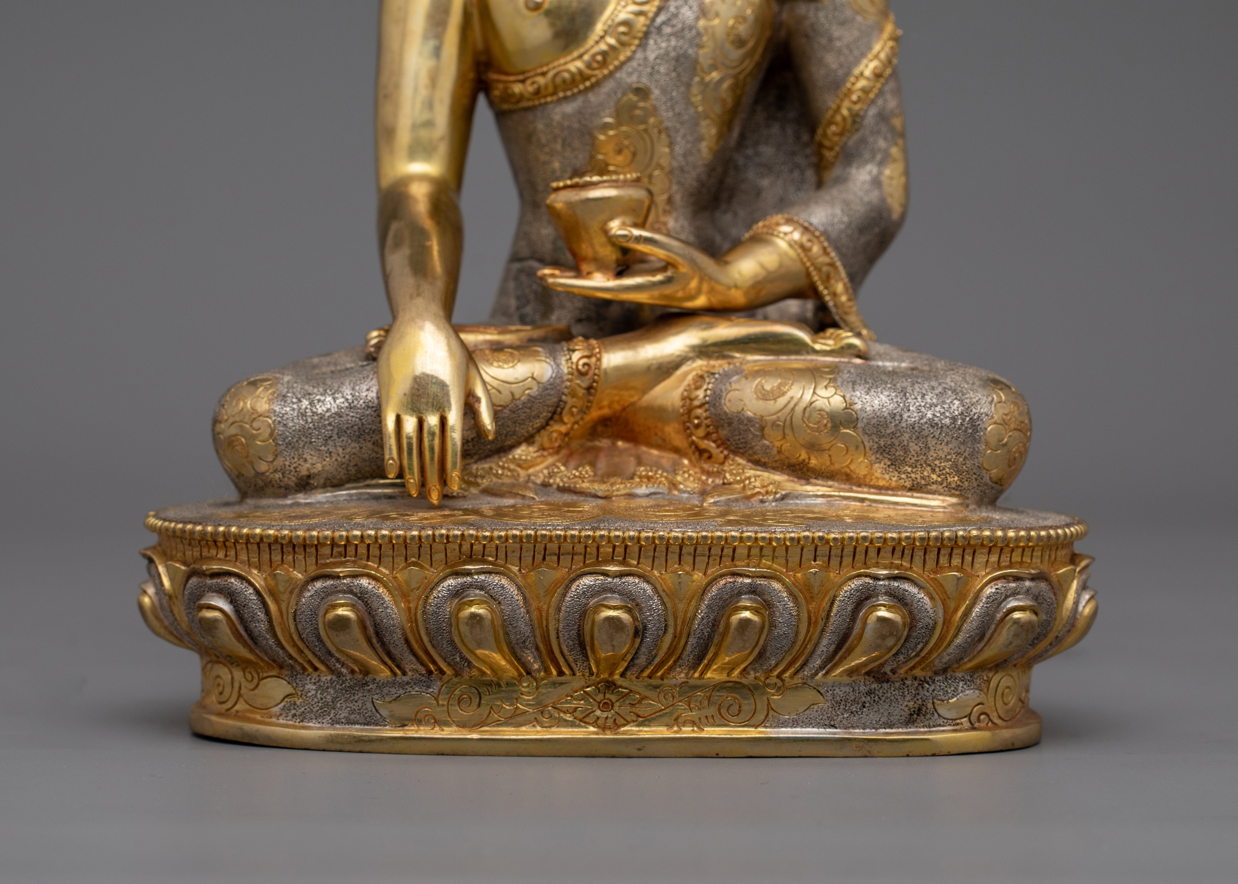 Buddhist Meditating Shakyamuni Buddha Sculpture | A Symbol of Wisdom