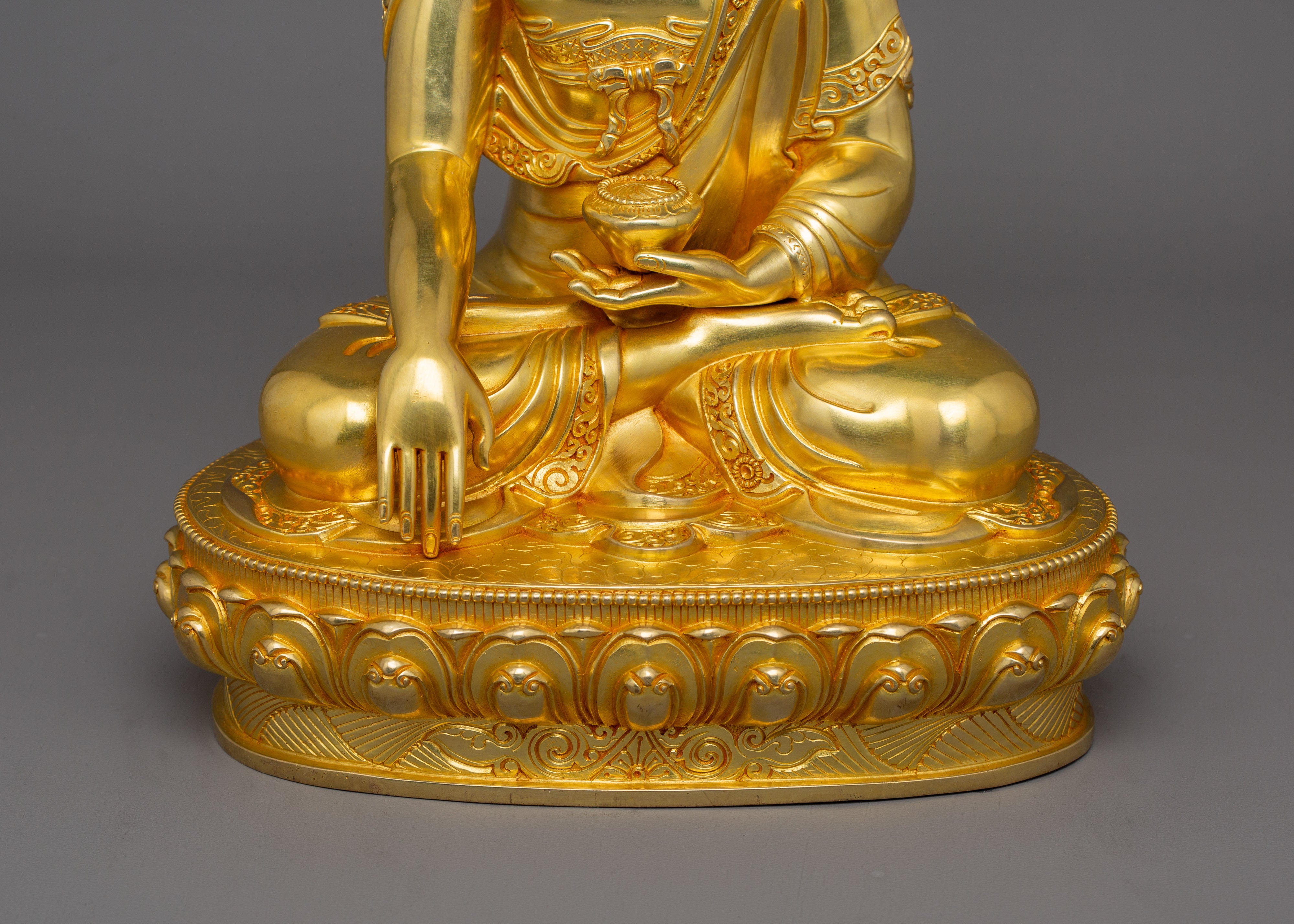 Handmade Enlightened Tibetan Buddha Shakyamuni Statue | Nepalese Artwork
