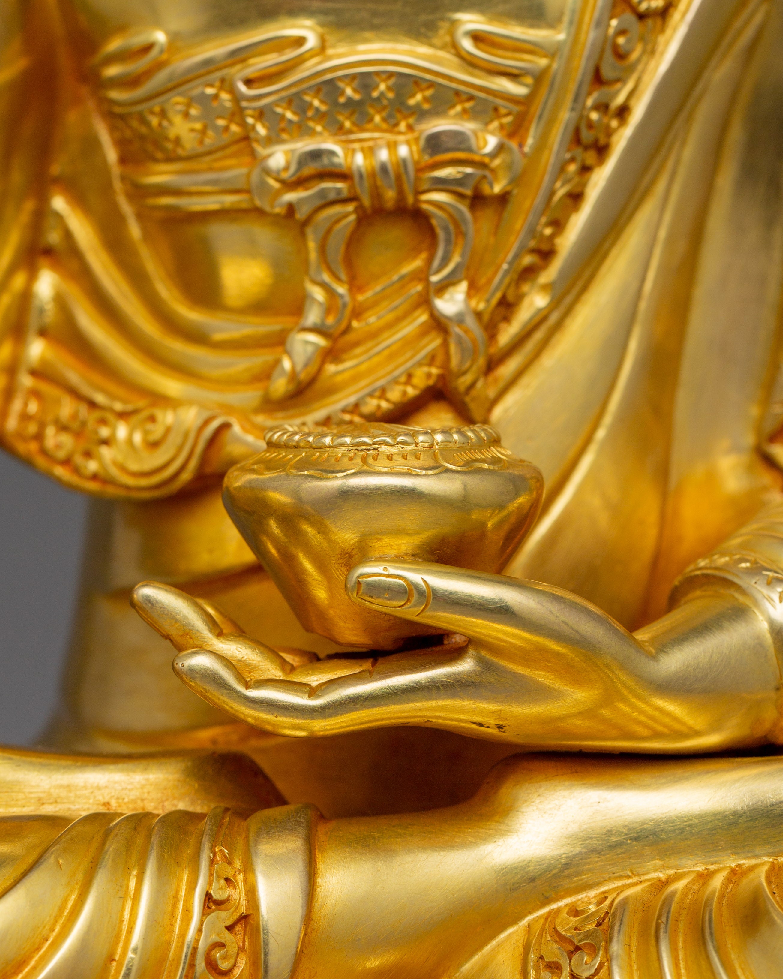 Handmade Enlightened Tibetan Buddha Shakyamuni Statue | Nepalese Artwork