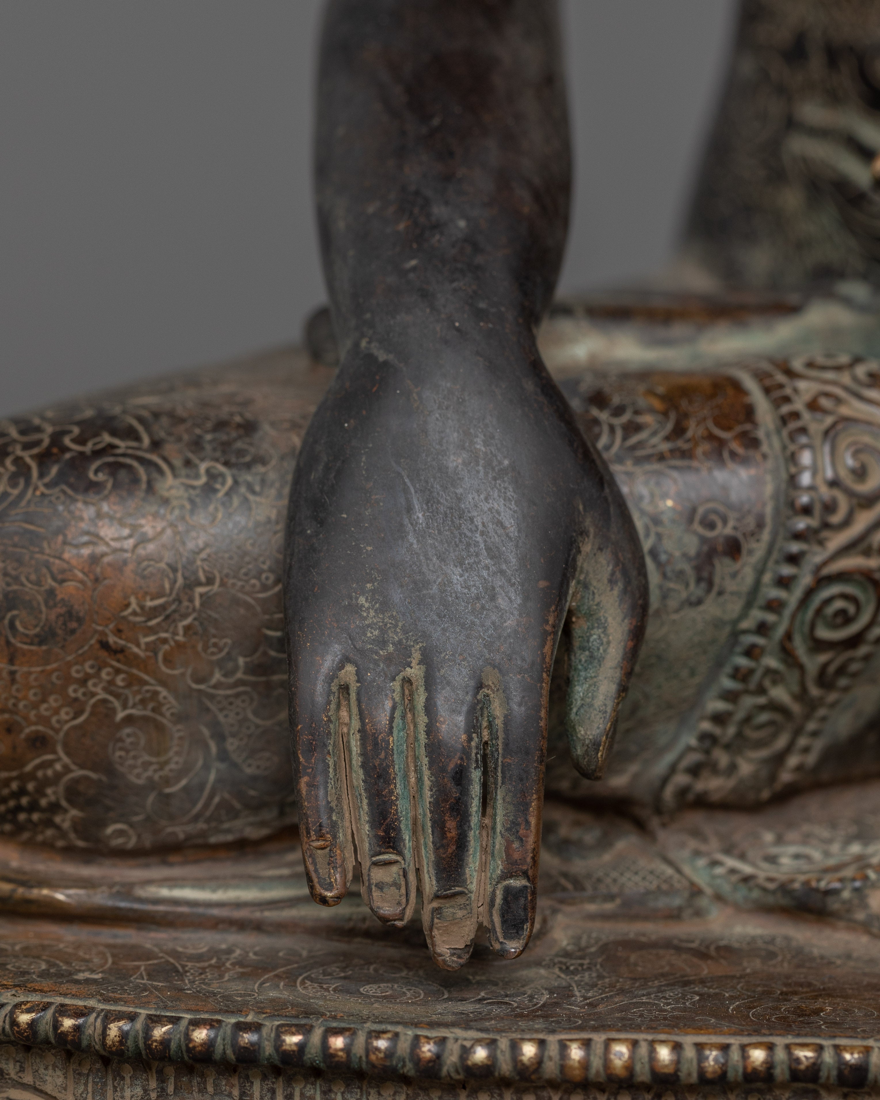 Handmade Sculpture of Enlightened Buddha Shakyamuni | Symbol of Serenity