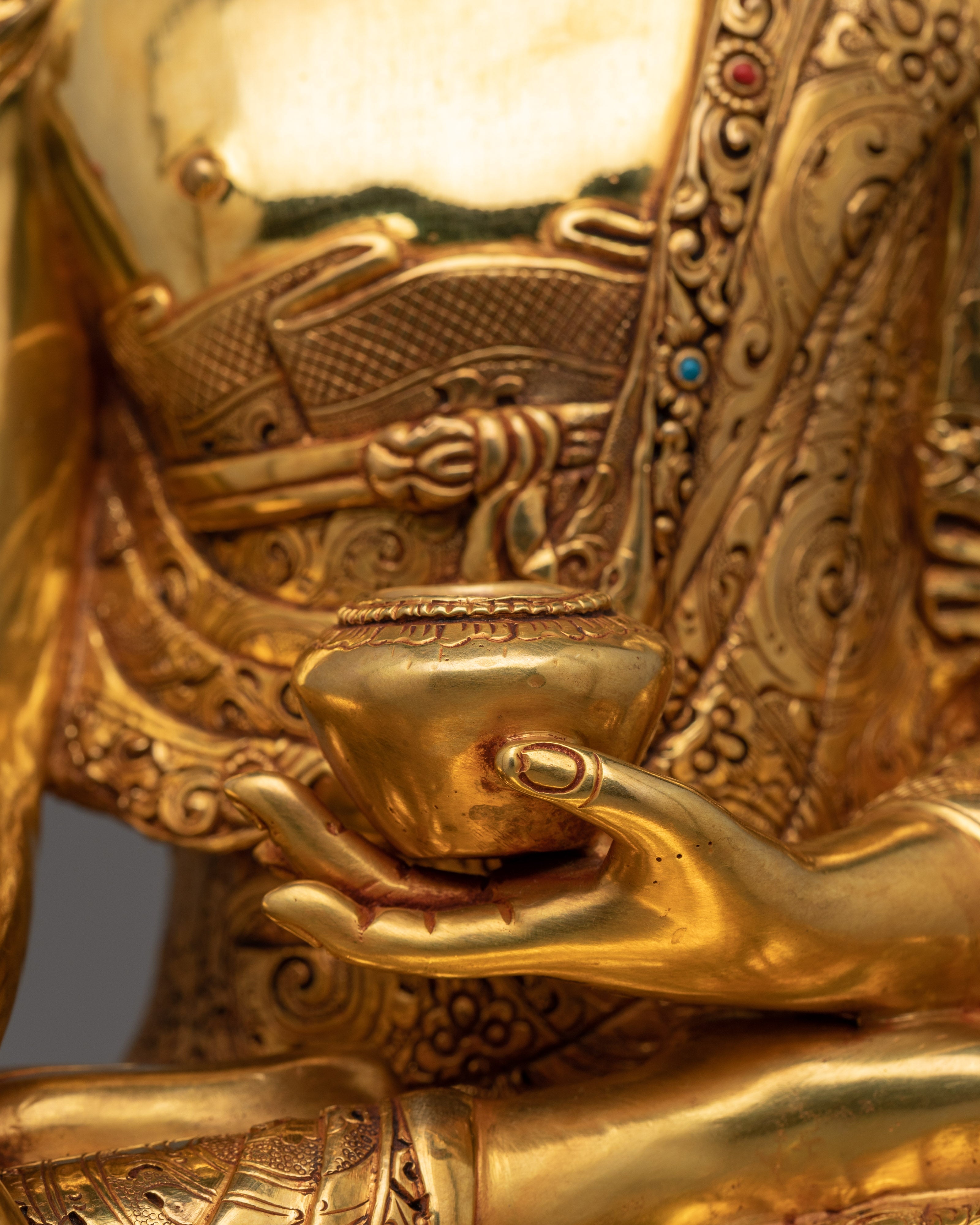 Handcrafted Shakyamuni Buddha with Beautiful Halo | Statue for Decor