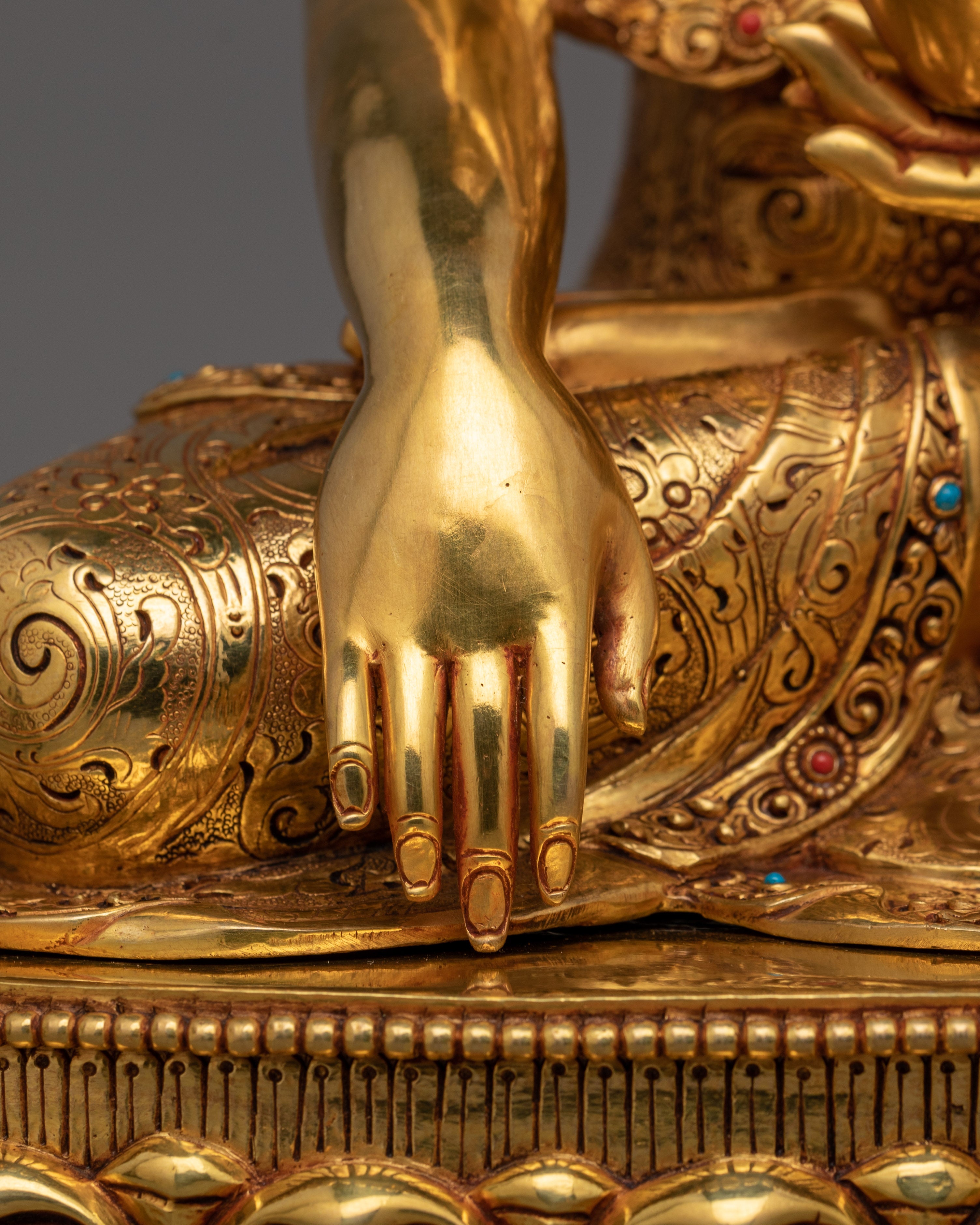 Handcrafted Shakyamuni Buddha with Beautiful Halo | Statue for Decor