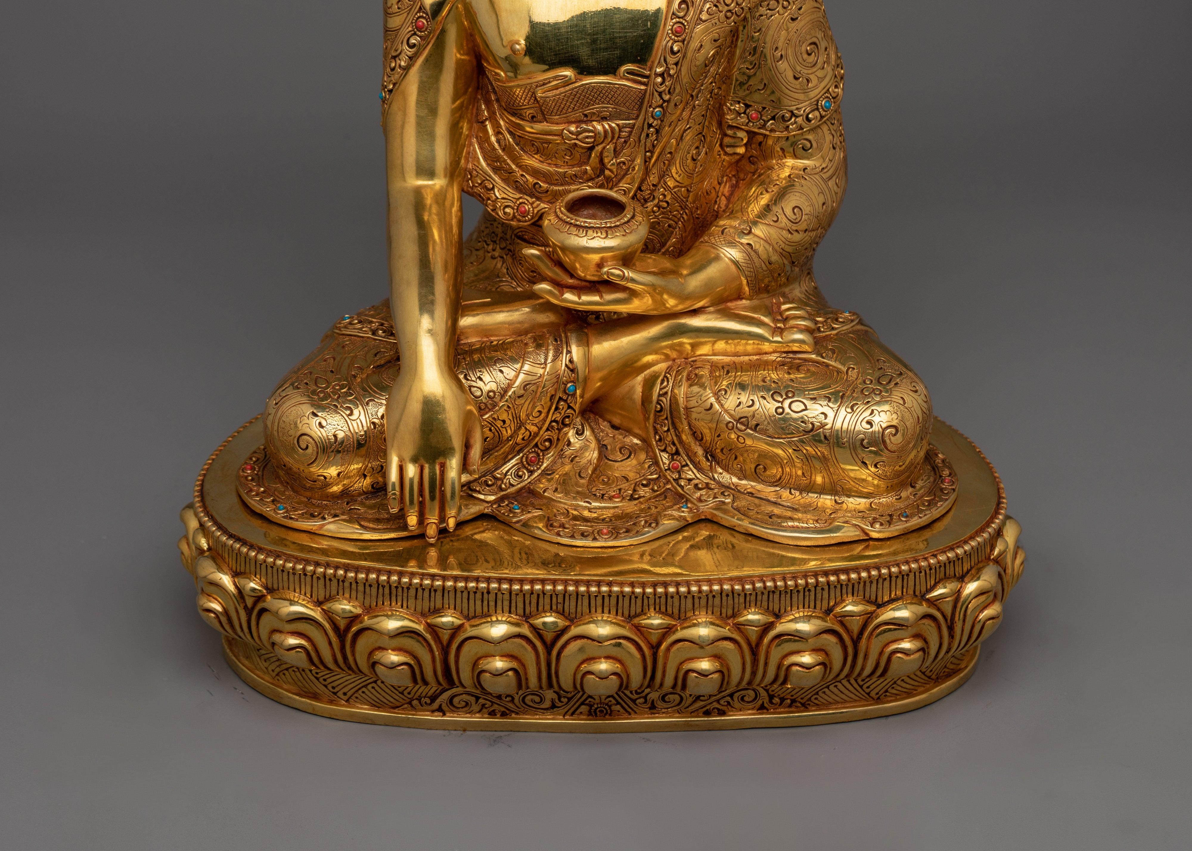 Handcrafted Shakyamuni Buddha with Beautiful Halo | Statue for Decor