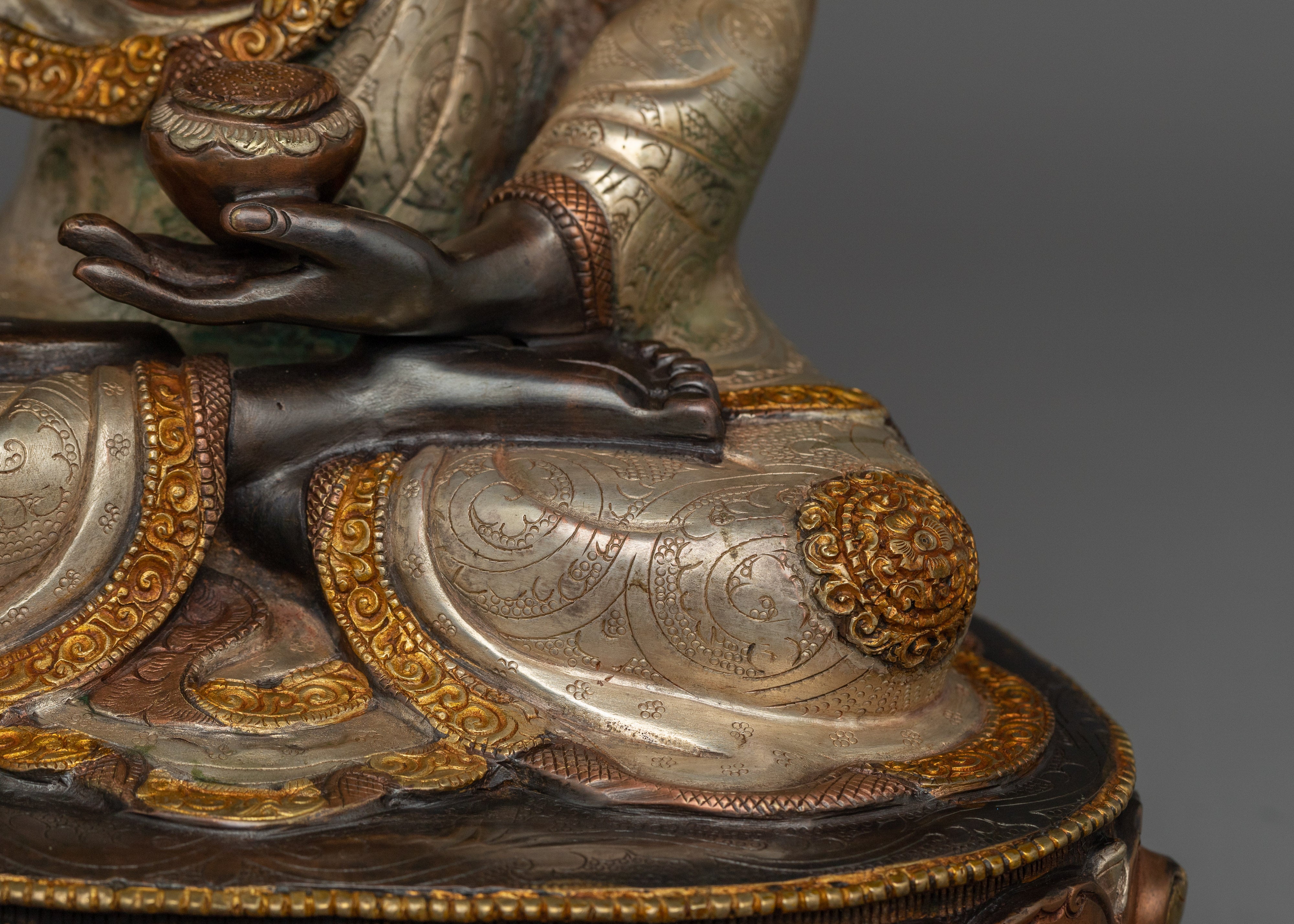 Sacred Figurine of Shakyamuni Buddha | Founder of the Path to Liberation