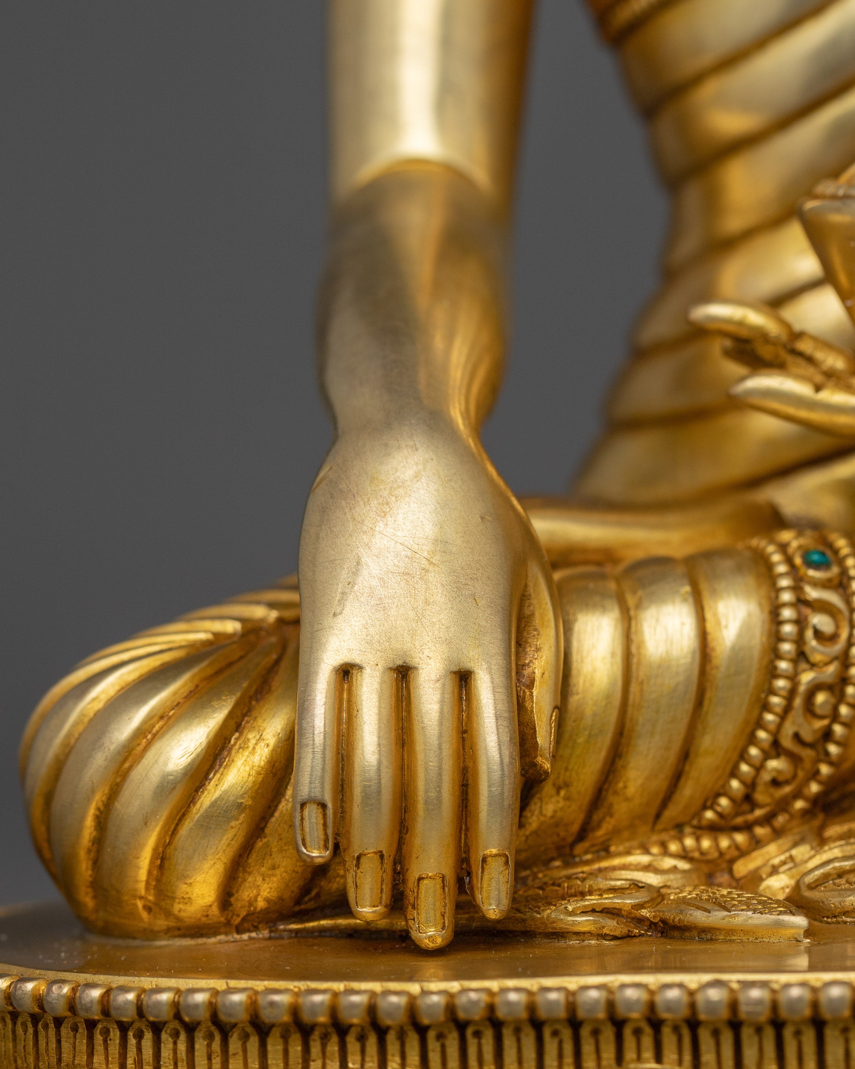 Serene Shakyamuni Buddha Statue | Gautama Buddha - The Enlightened One