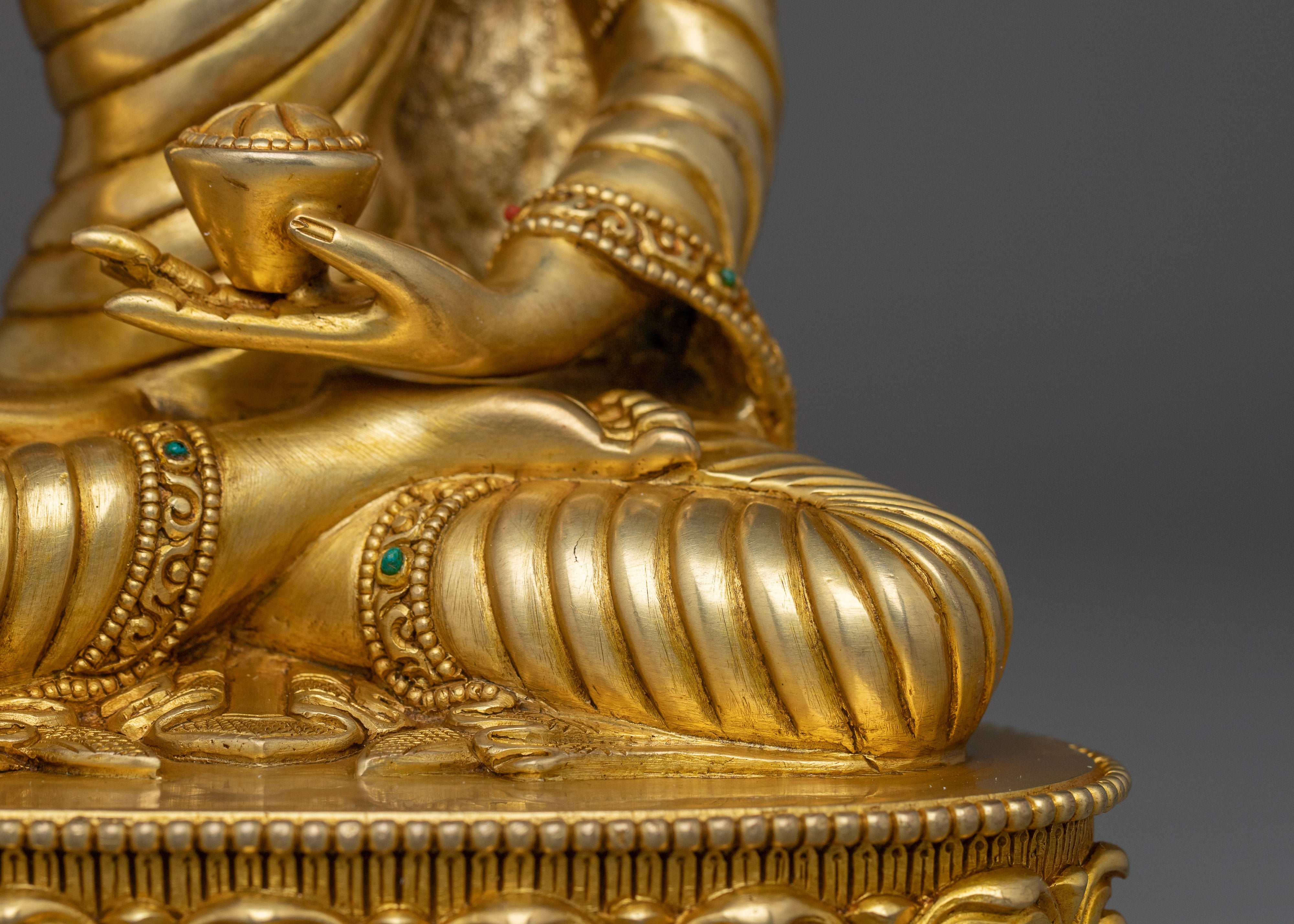 Serene Shakyamuni Buddha Statue | Gautama Buddha - The Enlightened One