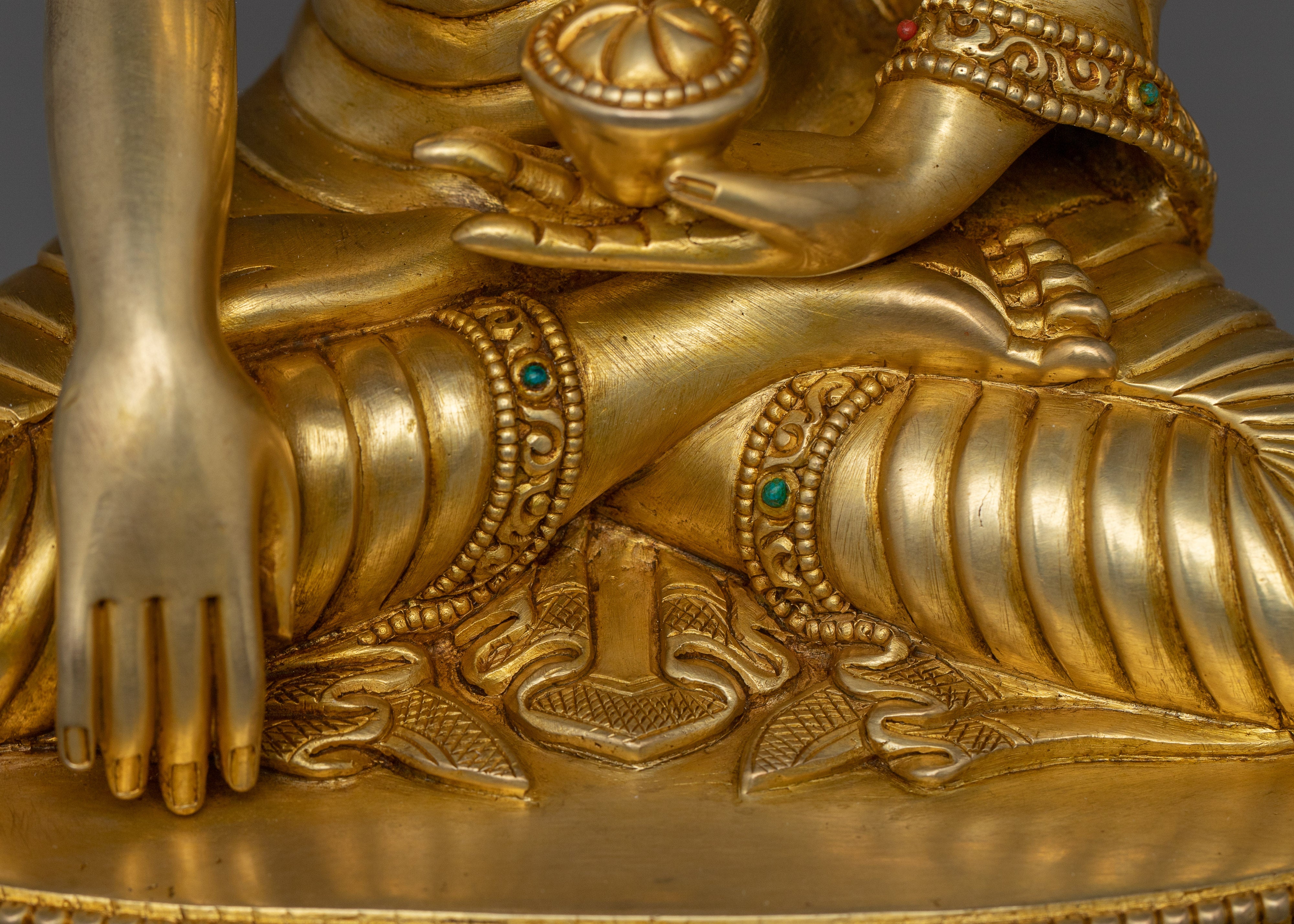 Serene Shakyamuni Buddha Statue | Gautama Buddha - The Enlightened One