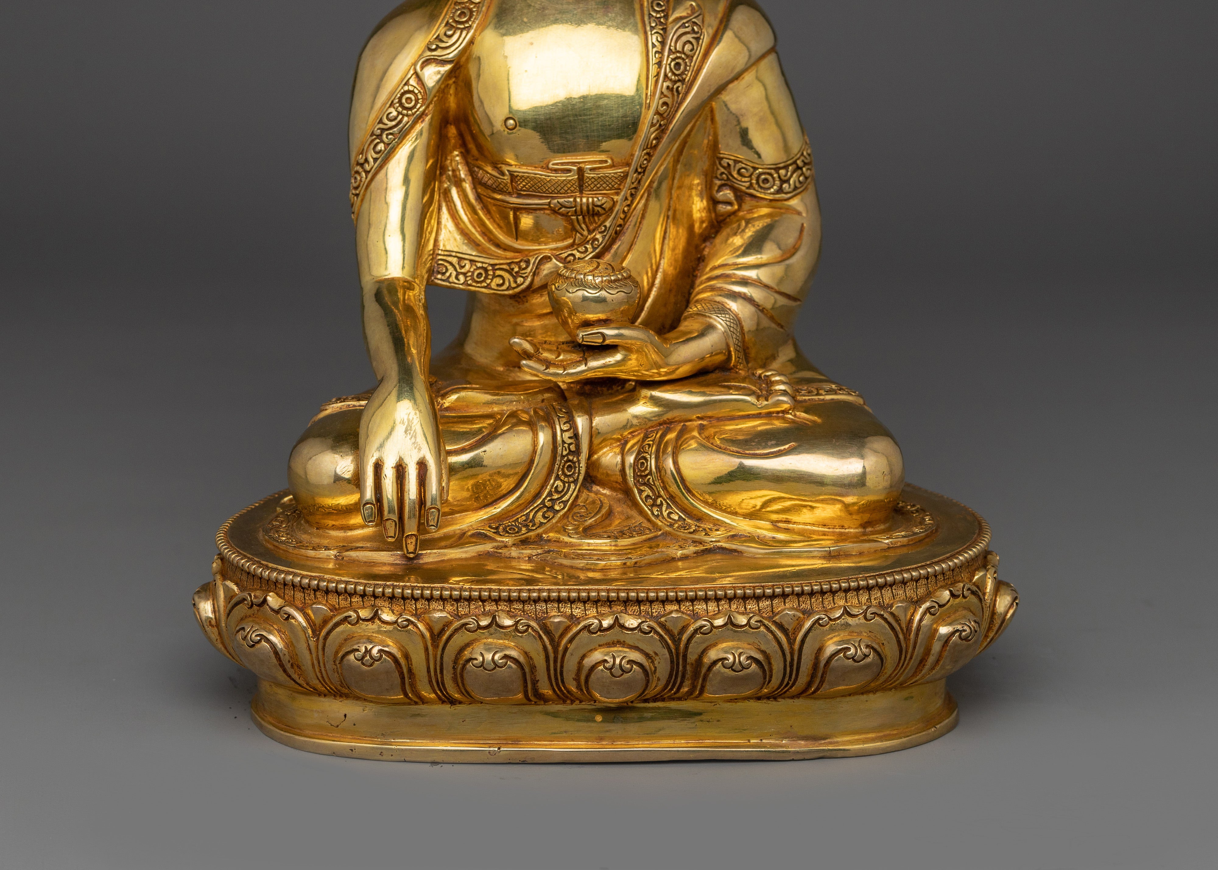 Enlightened One Shakyamuni Buddha | Peaceful Gautama Buddha Statue