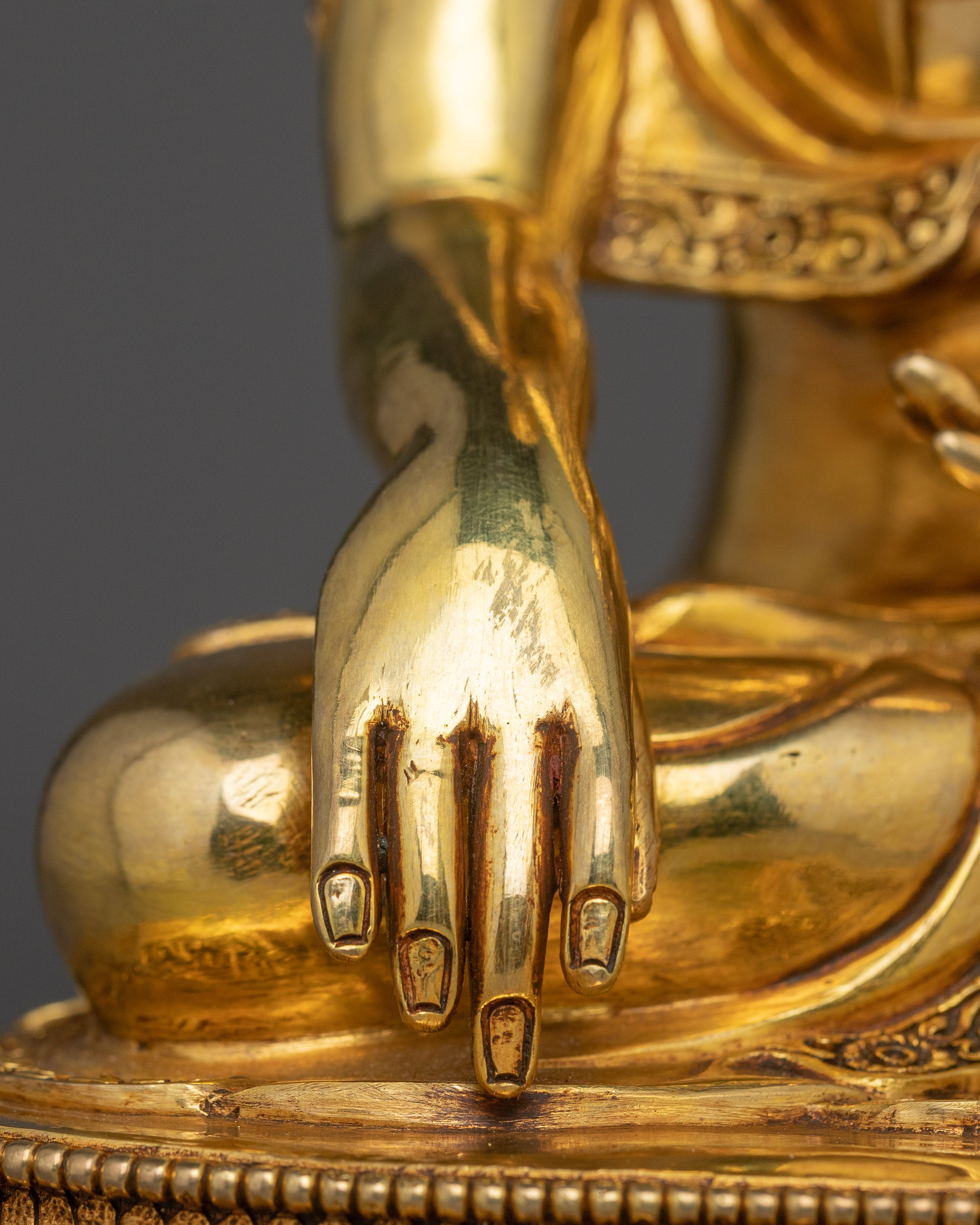 Enlightened One Shakyamuni Buddha | Peaceful Gautama Buddha Statue