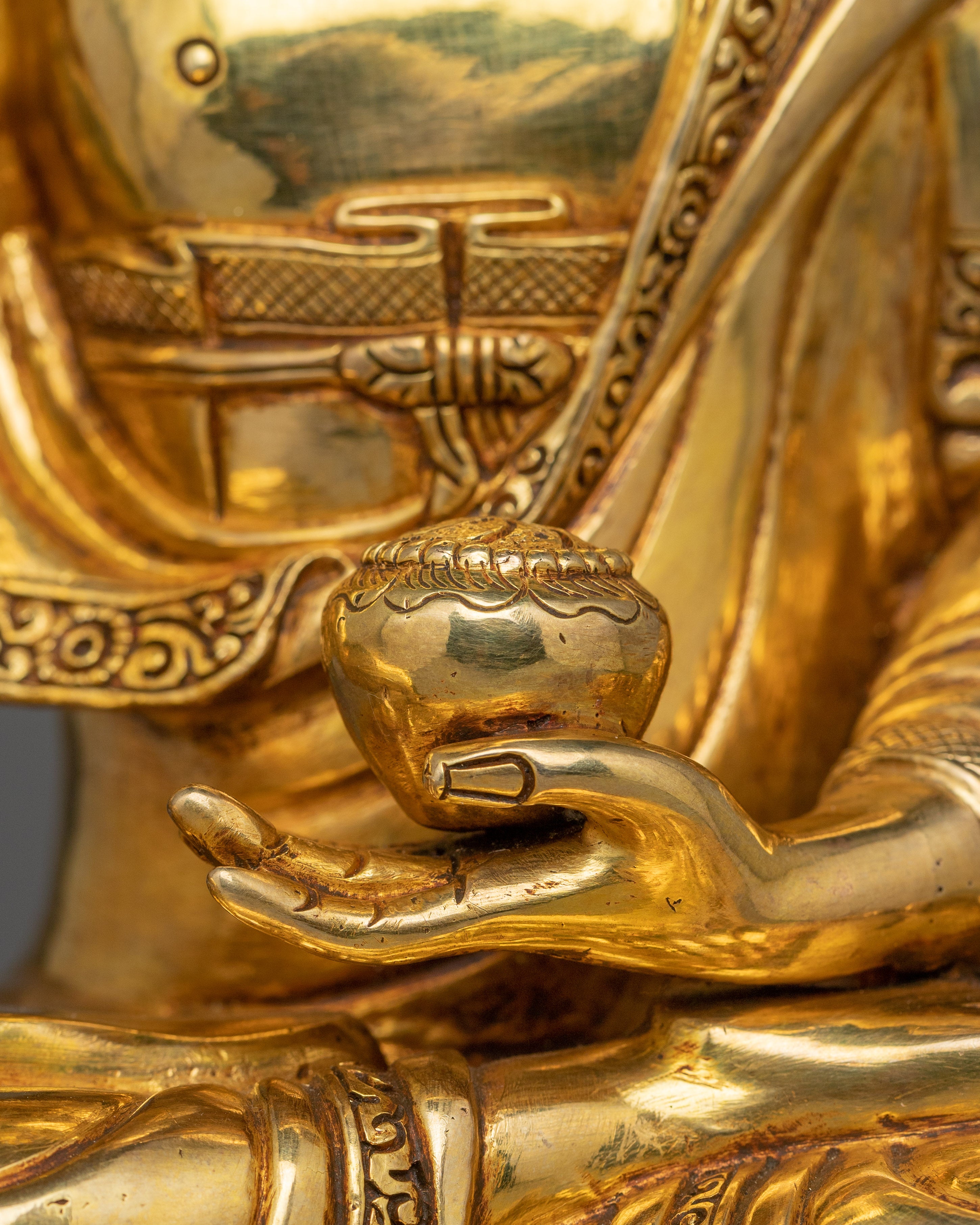 Enlightened One Shakyamuni Buddha | Peaceful Gautama Buddha Statue