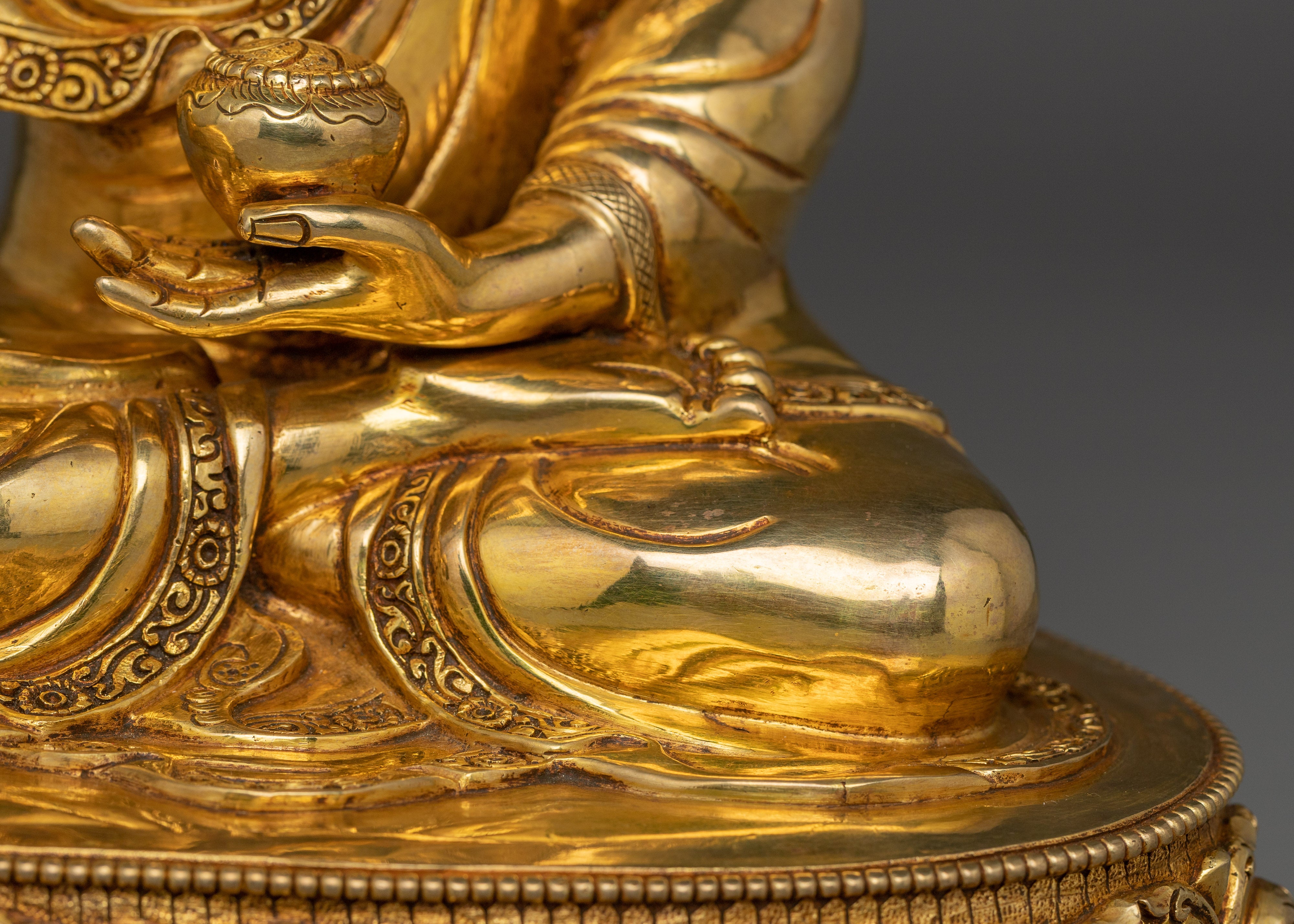 Enlightened One Shakyamuni Buddha | Peaceful Gautama Buddha Statue