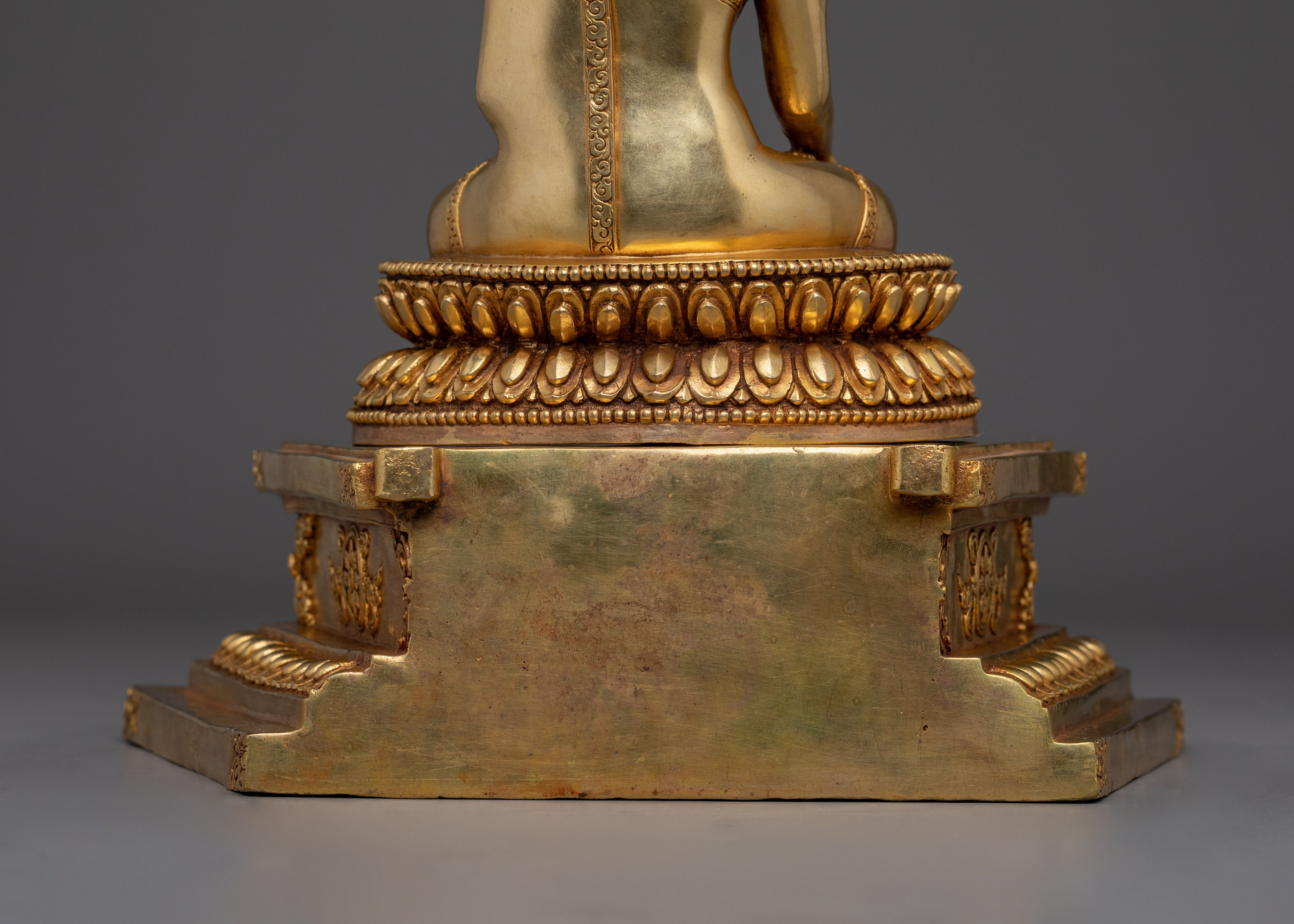 Peaceful Deity Shakyamuni Buddha | Embodiment of Enlightenment and Compassion