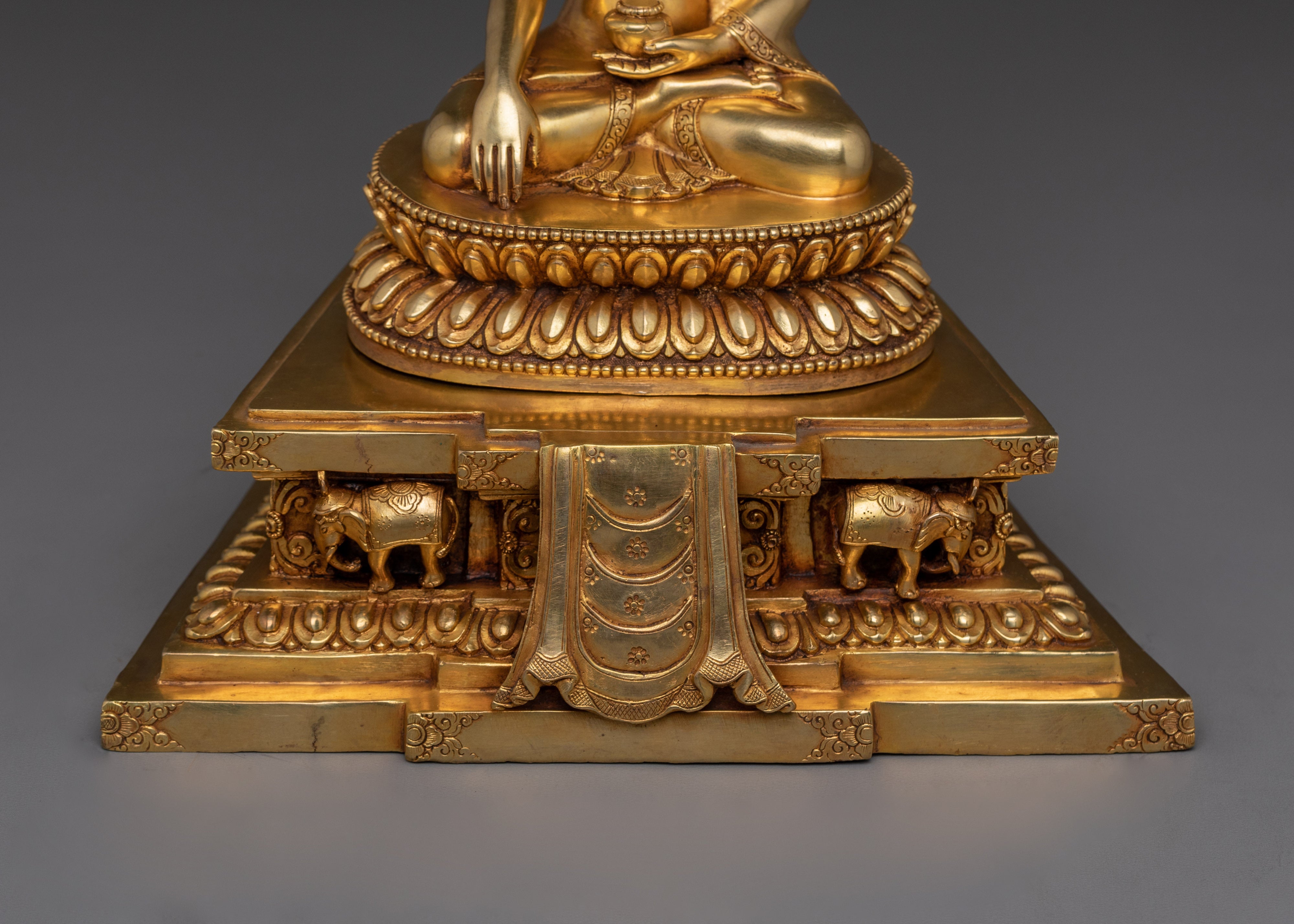 Peaceful Deity Shakyamuni Buddha | Embodiment of Enlightenment and Compassion