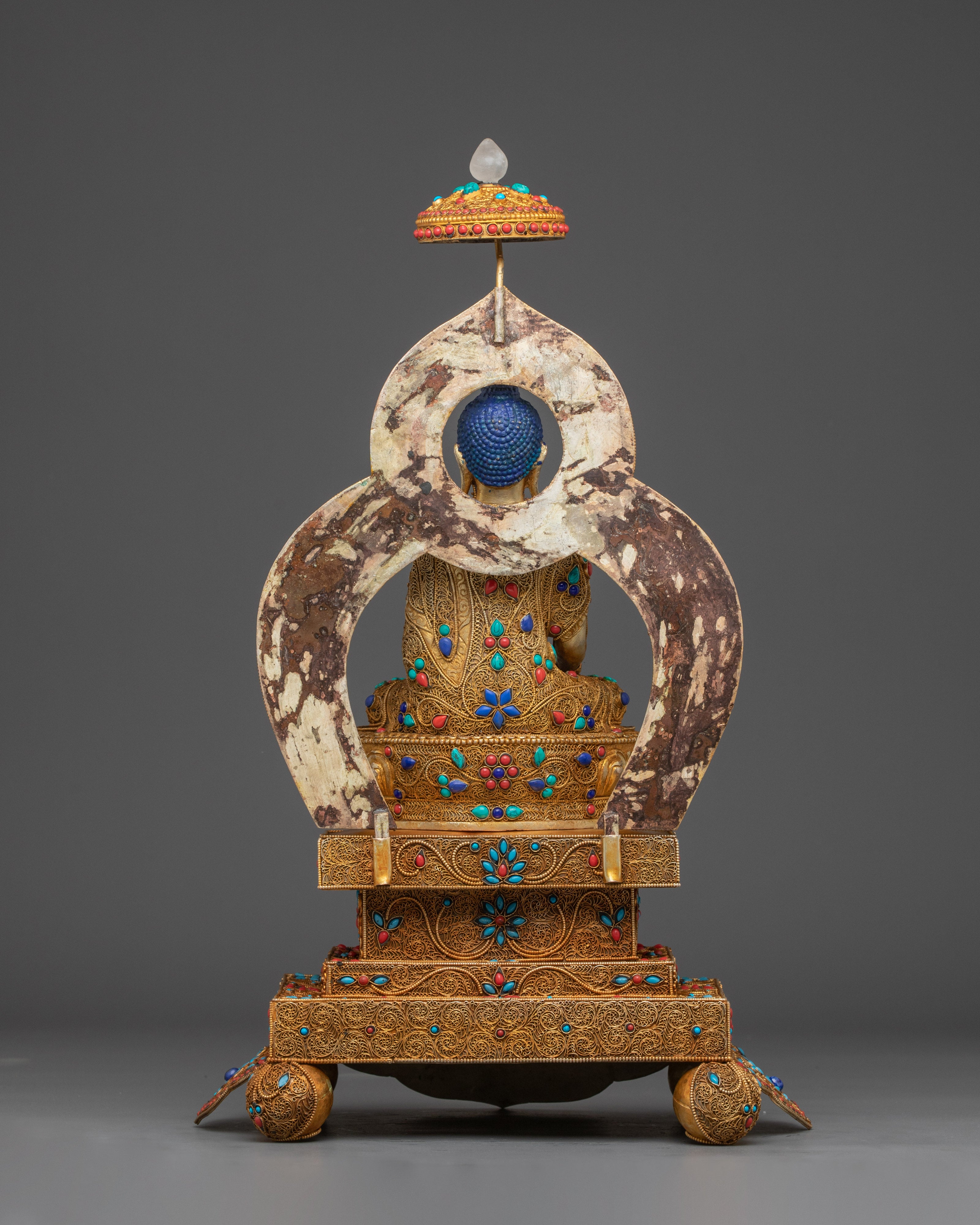 Statue of Shakyamuni Buddha on throne | Beautiful Throne