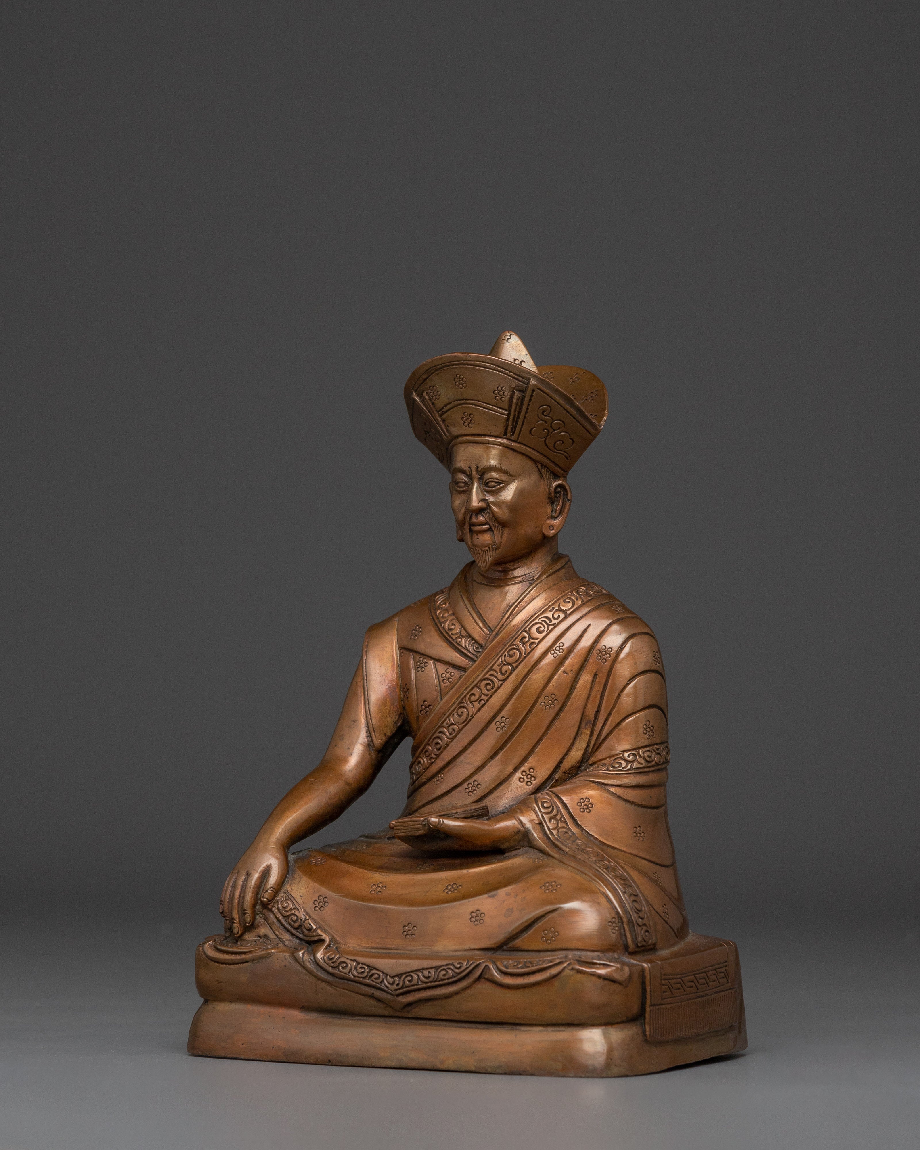 Drukpa Choegon Statue | The First Drukpa Choegon Rinpoche