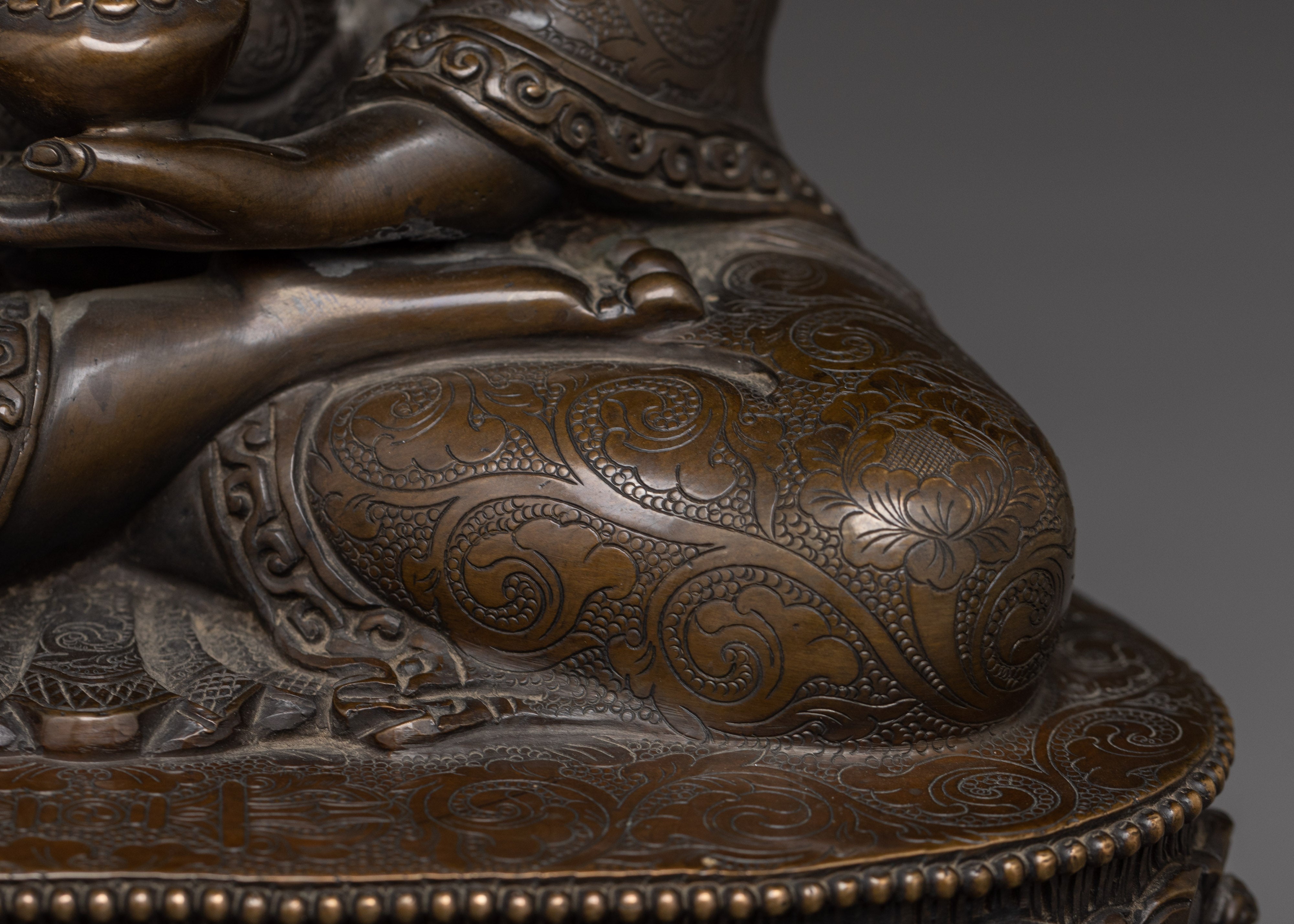 Traditional Shakyamuni Buddha Sculpture | The Seated Buddha of Enlightenment