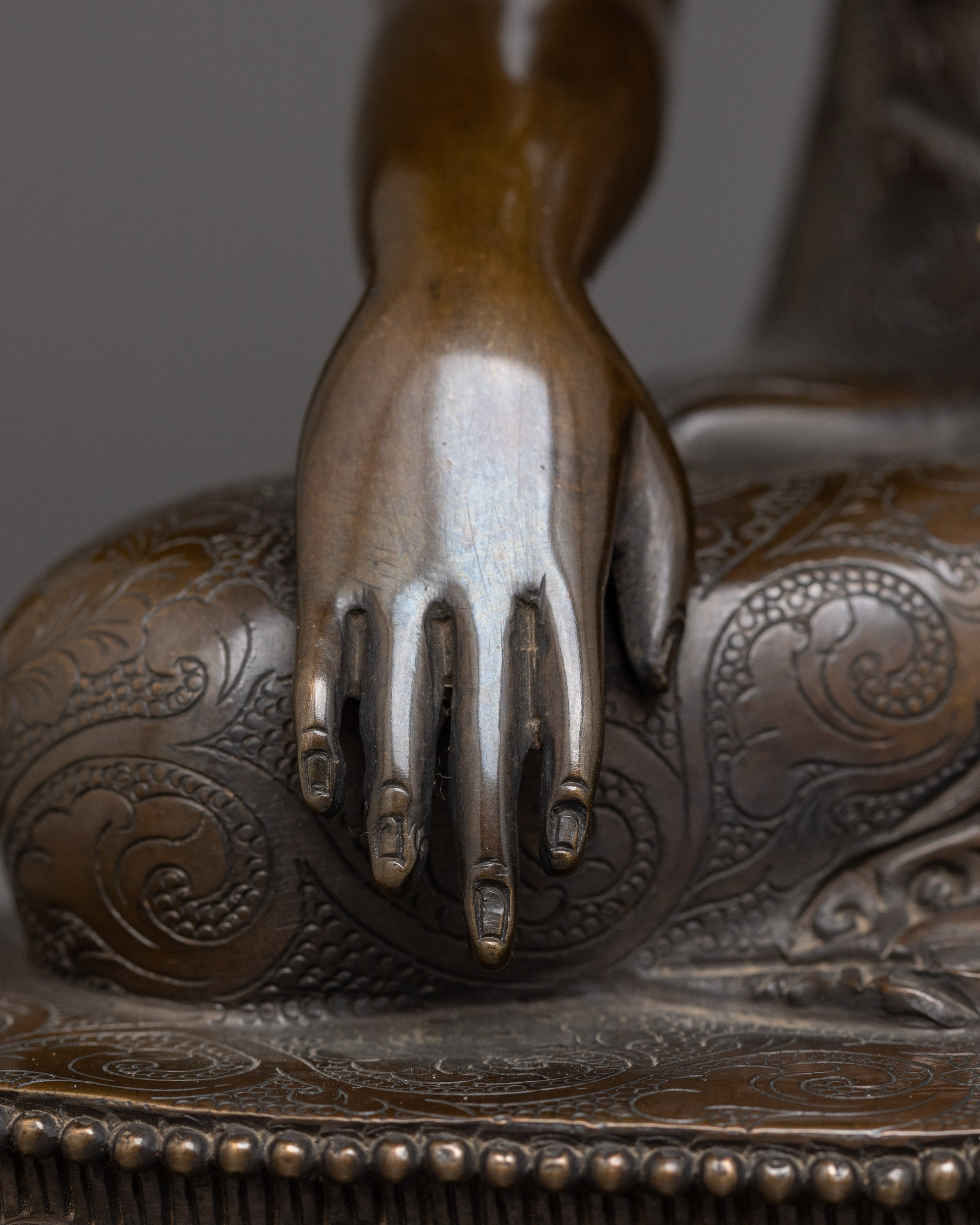 Traditional Shakyamuni Buddha Sculpture | The Seated Buddha of Enlightenment