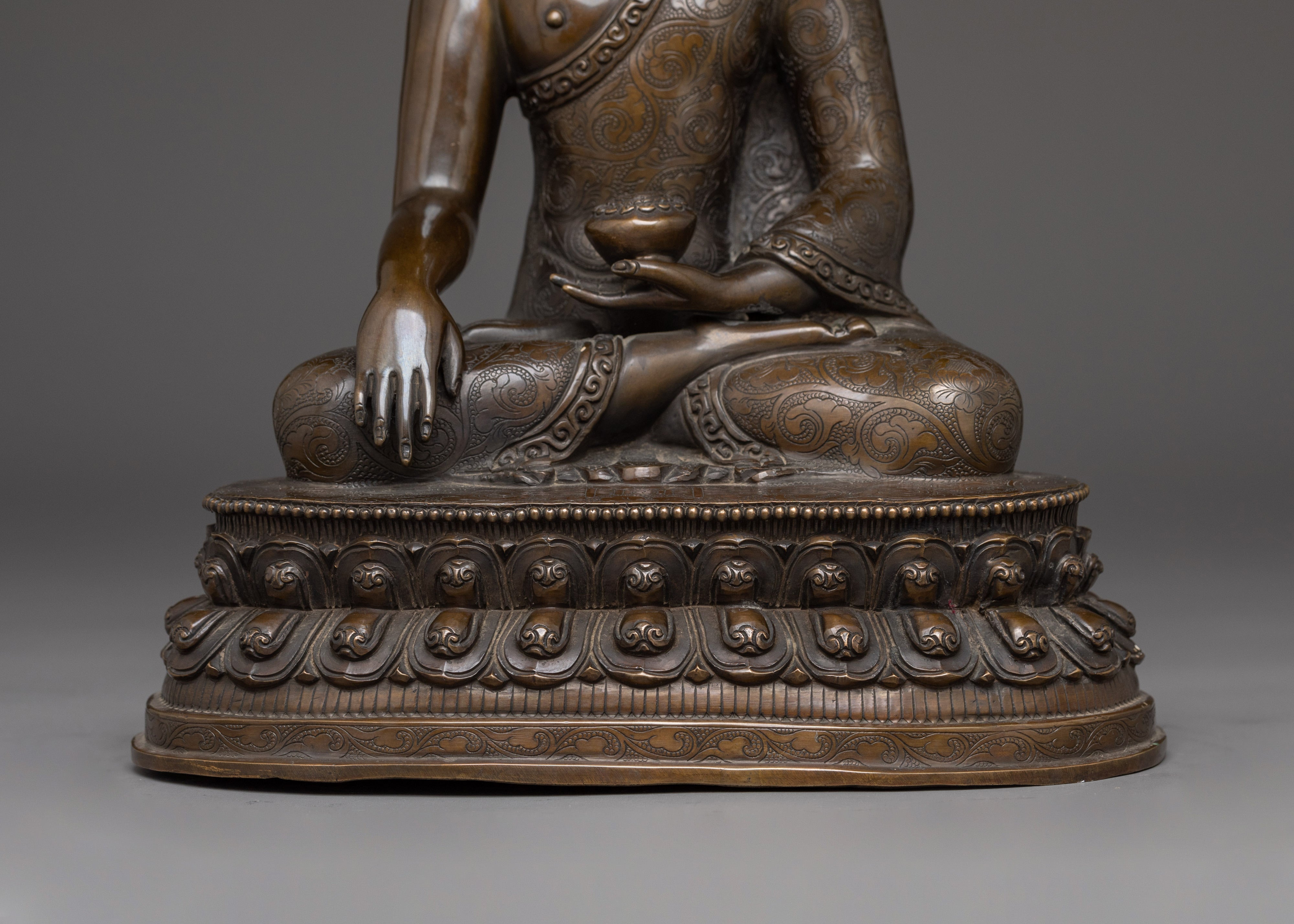 Traditional Shakyamuni Buddha Sculpture | The Seated Buddha of Enlightenment
