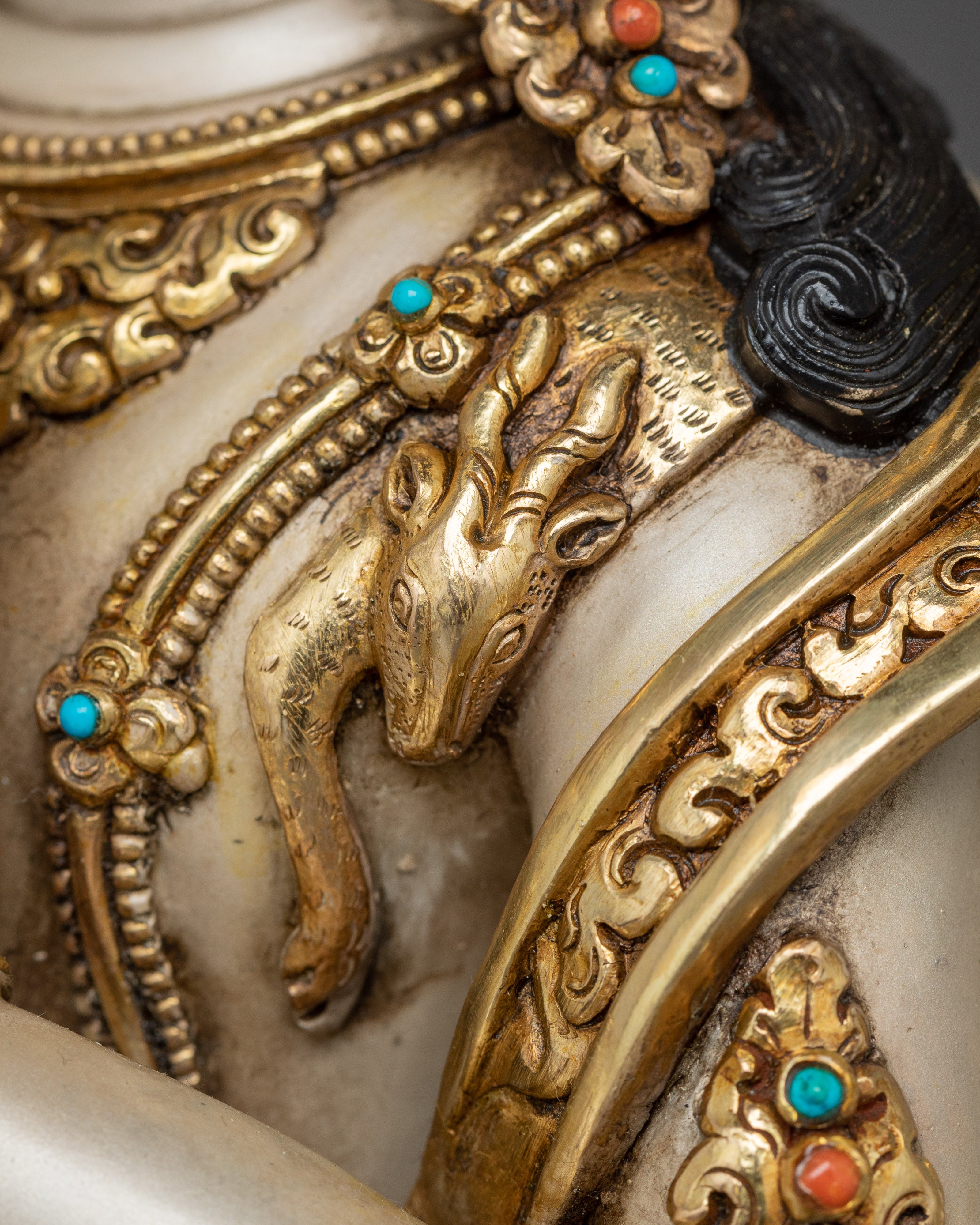 Serene Statue of Chenrezig | Guardian of Compassionate Wisdom