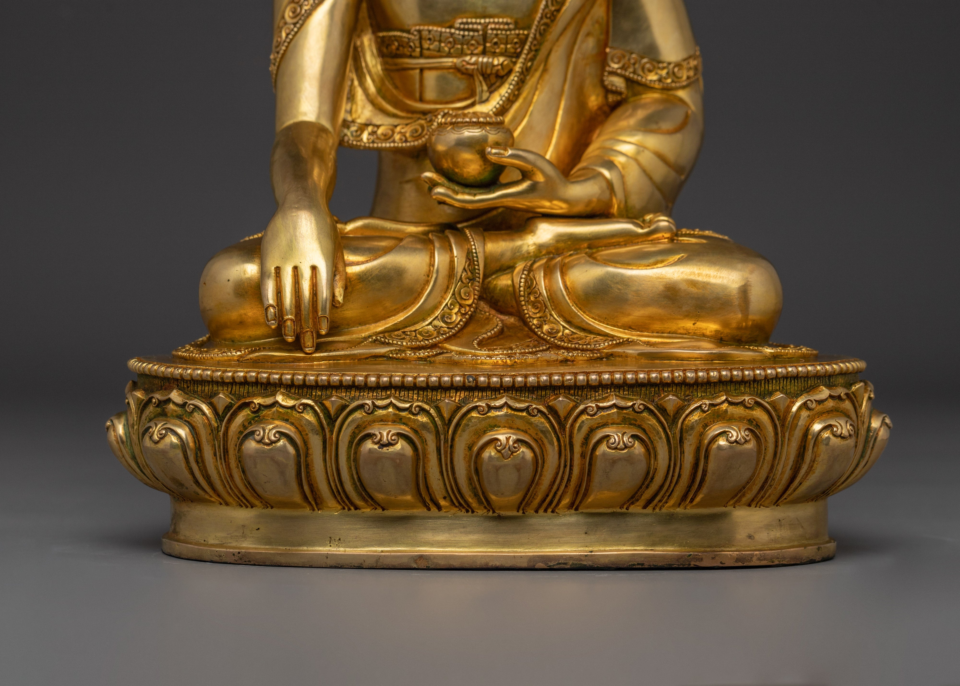 Serene Gautama Buddha Statue | Shakyamuni Buddha - Founder of Buddhism