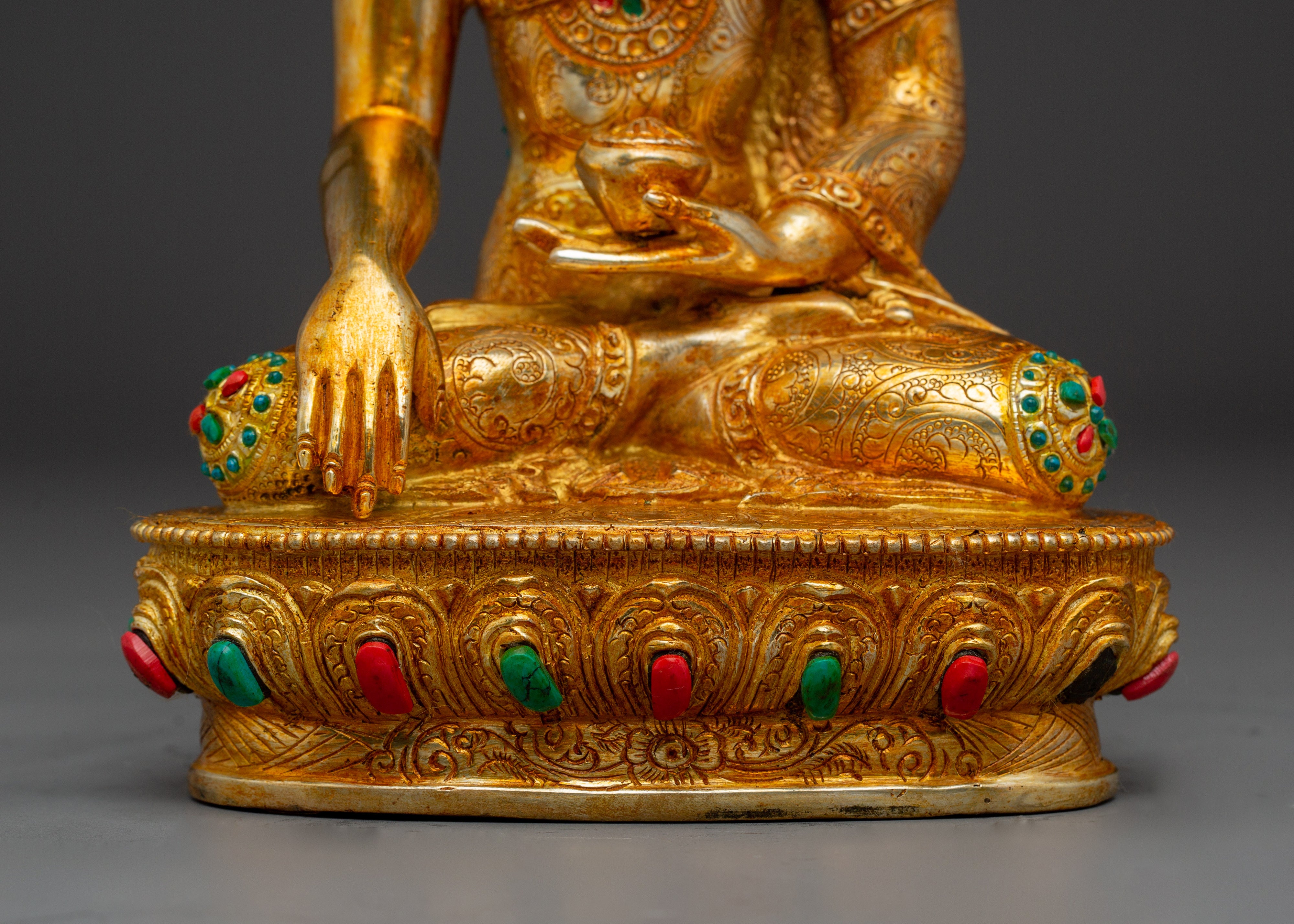 Peace Symbol Shakyamuni Buddha Statue | 24K Gold Gilded Art