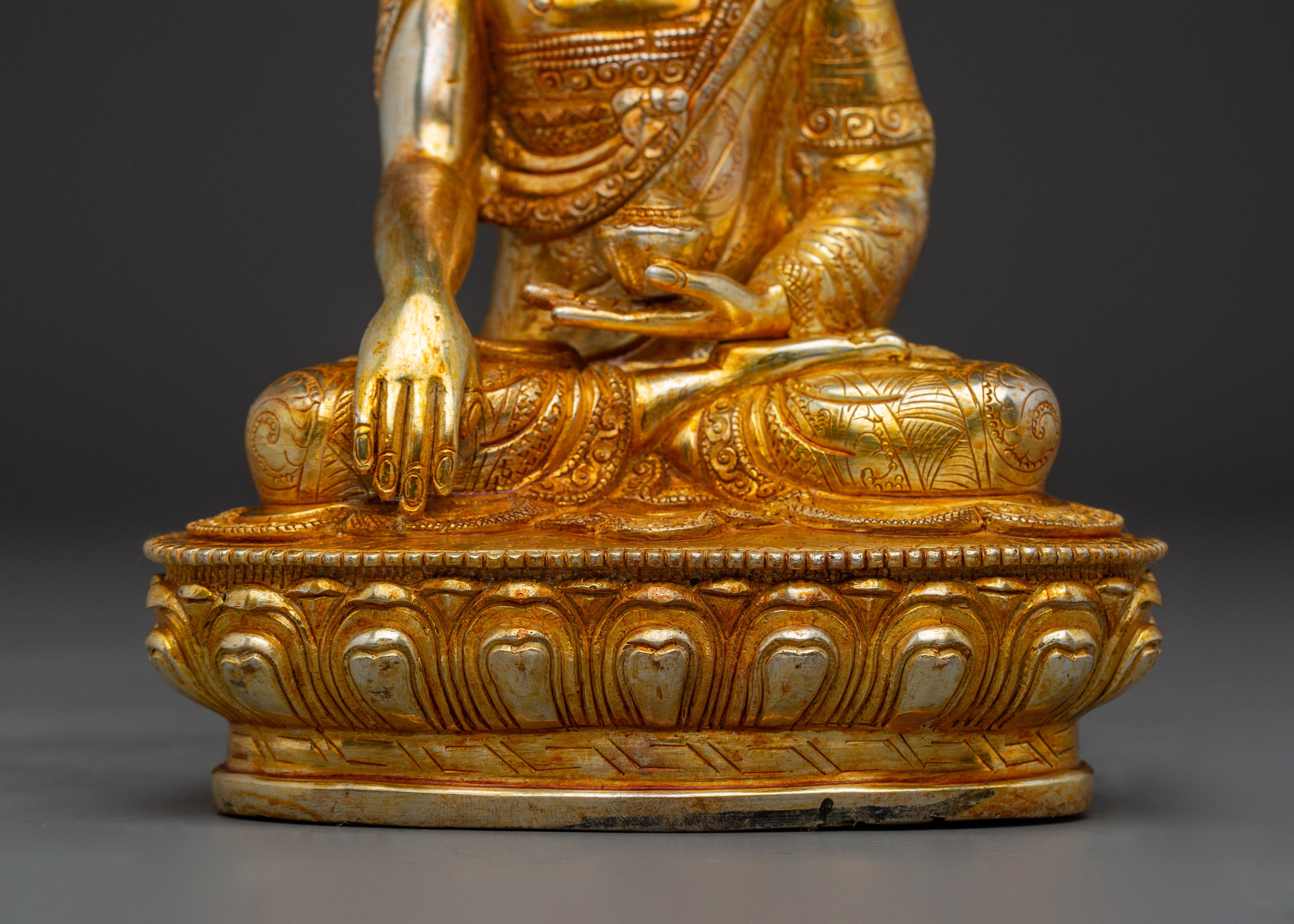 Shakyamuni Buddha - Paragon of Peace | 24K Gold Gilded Statue